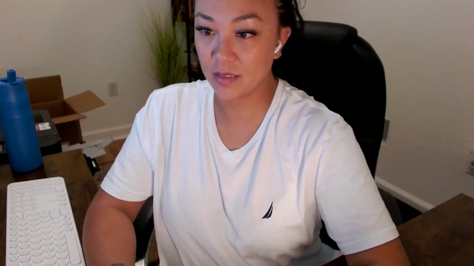 Gallery image thumbnail from MickaylaStar's myfreecams stream on, 09/26/2025, 14:38 image 4 of 20