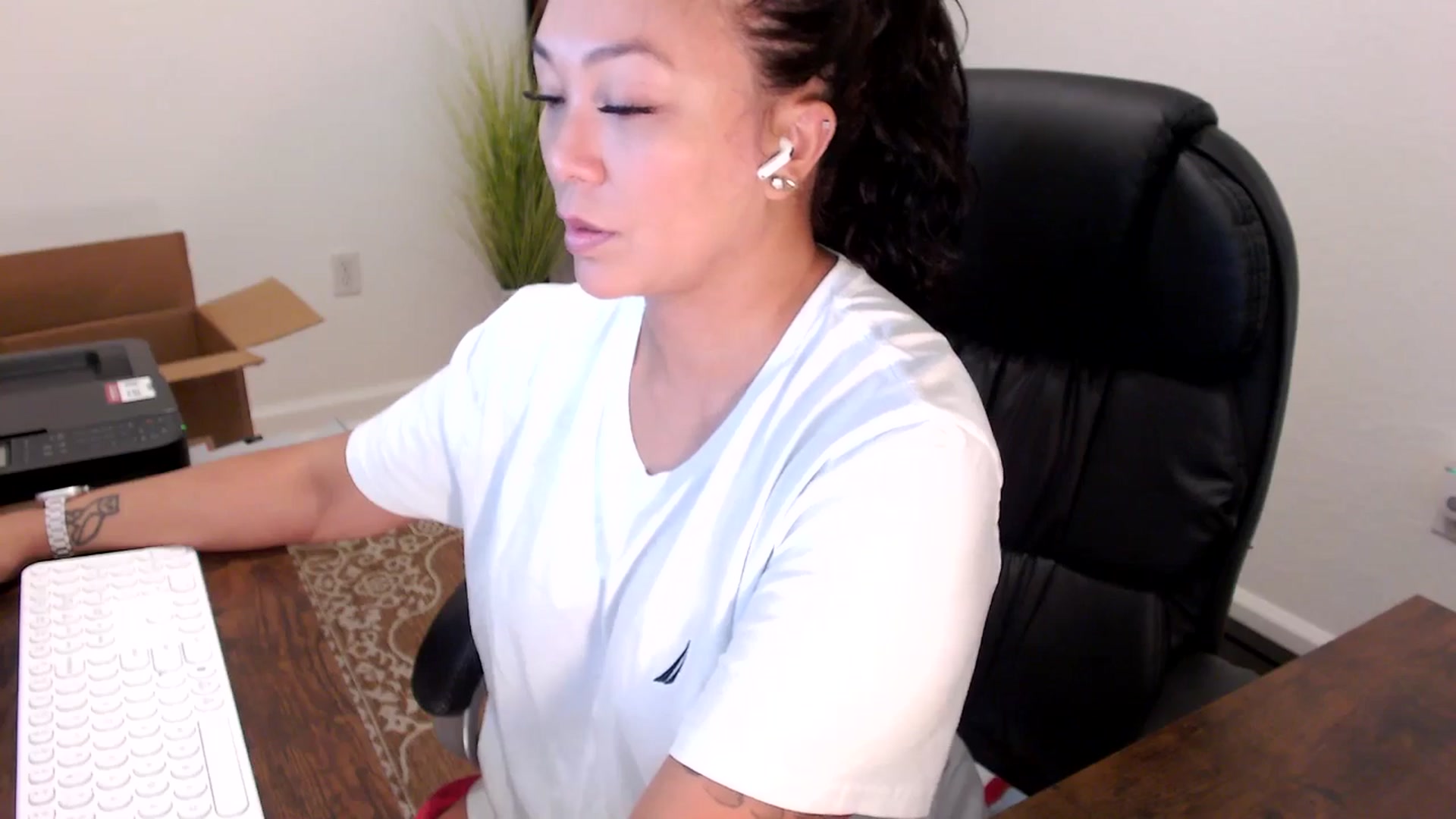 Gallery image thumbnail from MickaylaStar's myfreecams stream on, 09/26/2025, 14:38 image 14 of 20