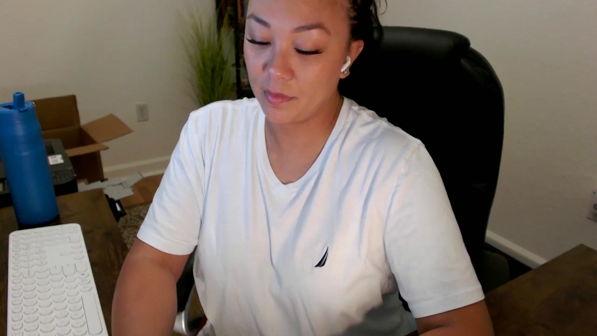Gallery image thumbnail from MickaylaStar's myfreecams stream on, 09/26/2025, 14:38 image 6 of 20
