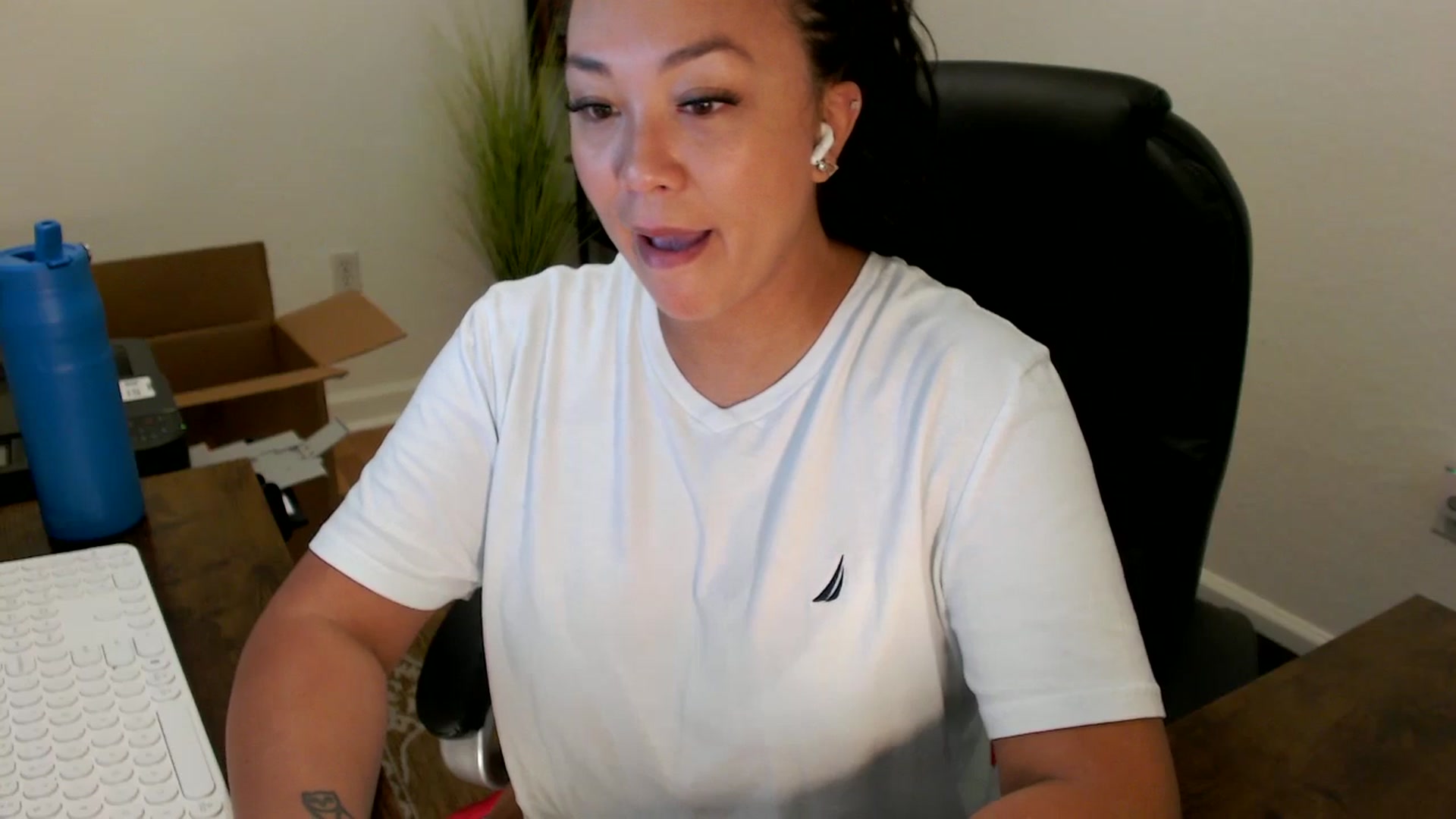 Gallery image thumbnail from MickaylaStar's myfreecams stream on, 09/26/2025, 15:23 image 4 of 20
