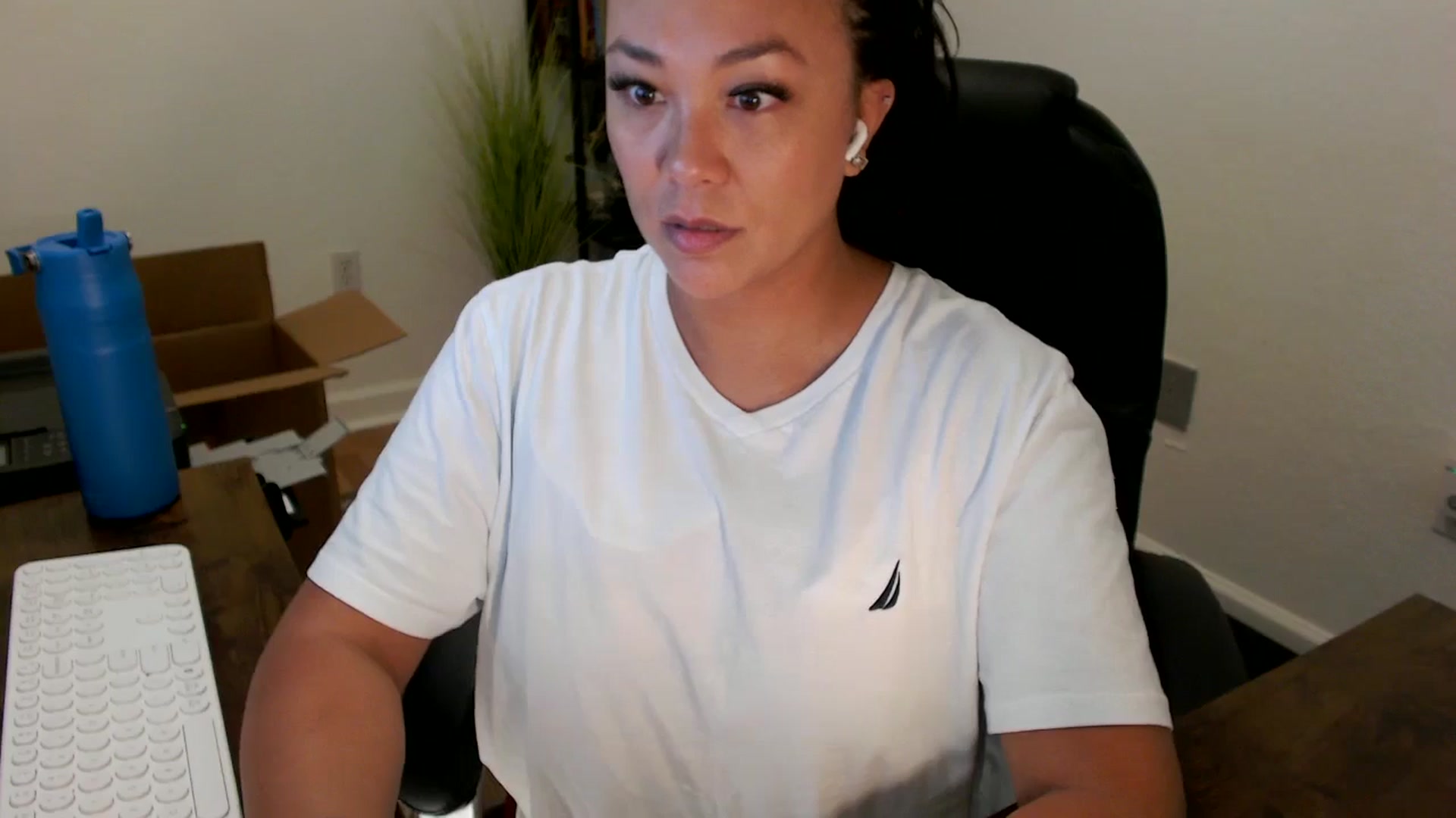 Gallery image thumbnail from MickaylaStar's myfreecams stream on, 09/26/2025, 15:23 image 17 of 20