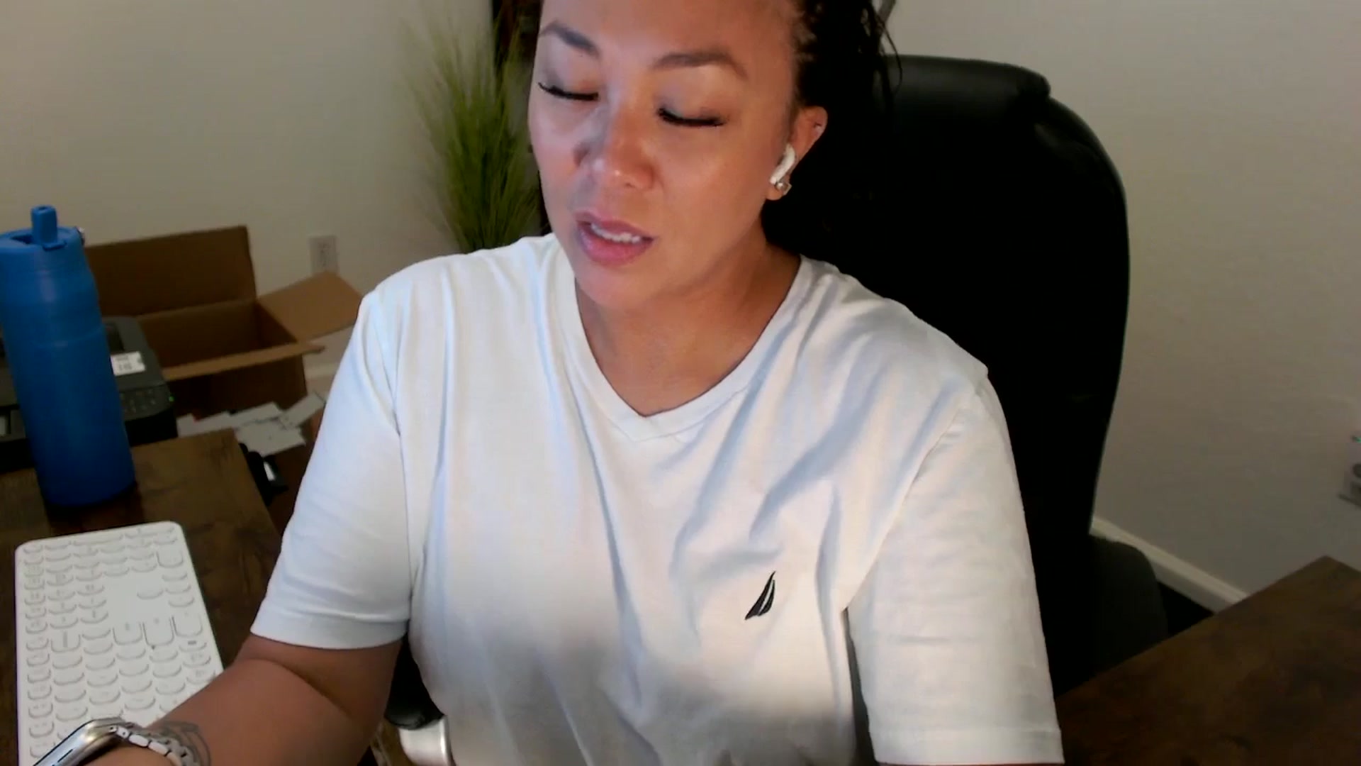 Gallery image thumbnail from MickaylaStar's myfreecams stream on, 09/26/2025, 15:23 image 6 of 20