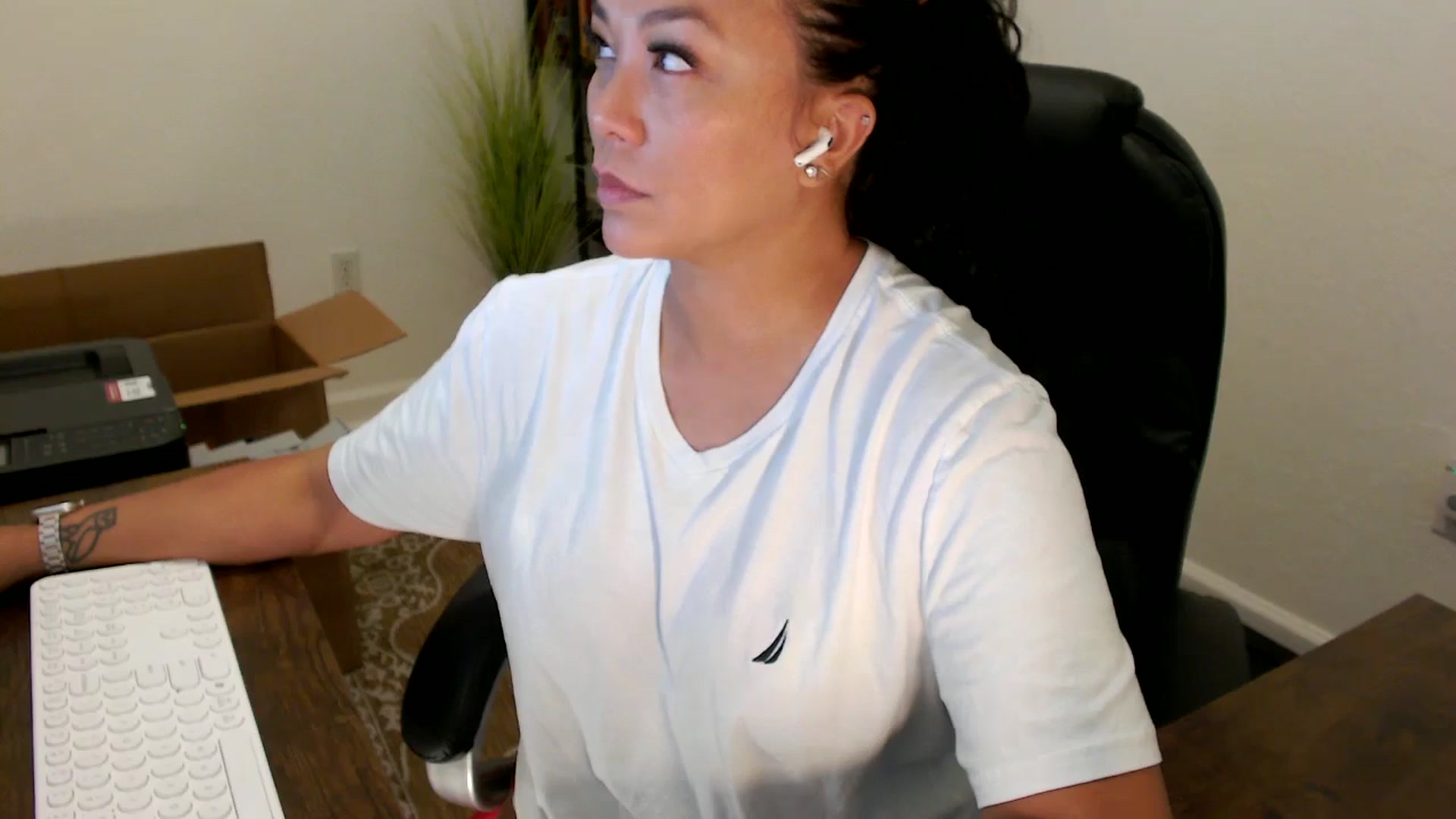 Gallery image thumbnail from MickaylaStar's myfreecams stream on, 09/26/2025, 15:46 image 5 of 20