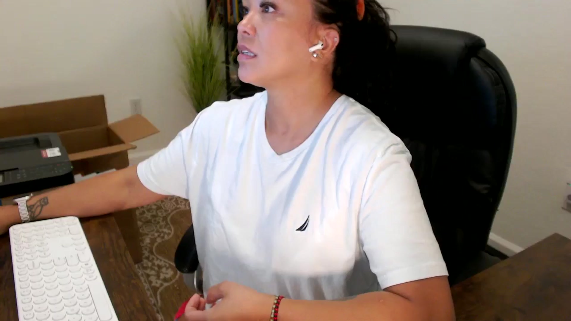 Gallery image thumbnail from MickaylaStar's myfreecams stream on, 09/26/2025, 16:03 image 16 of 20