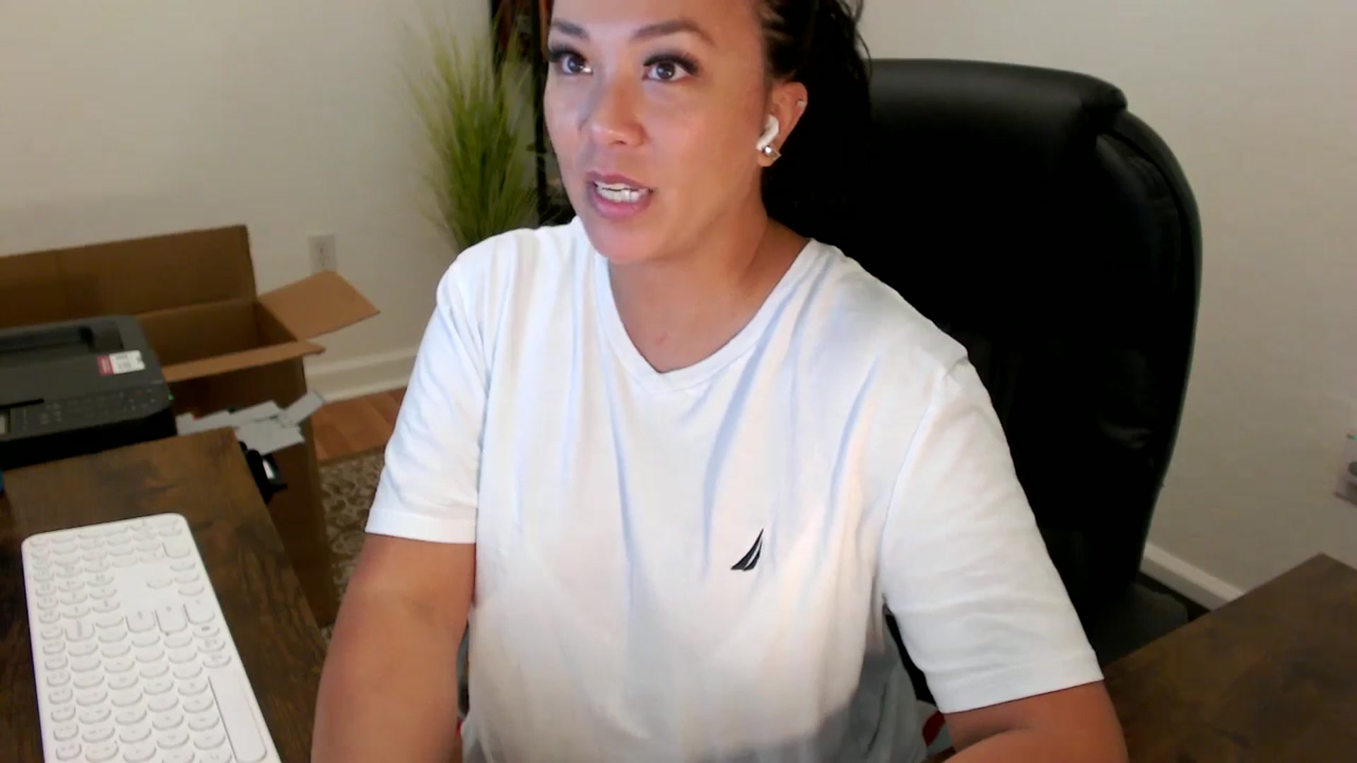 Gallery image thumbnail from MickaylaStar's myfreecams stream on, 09/26/2025, 16:03 image 10 of 20