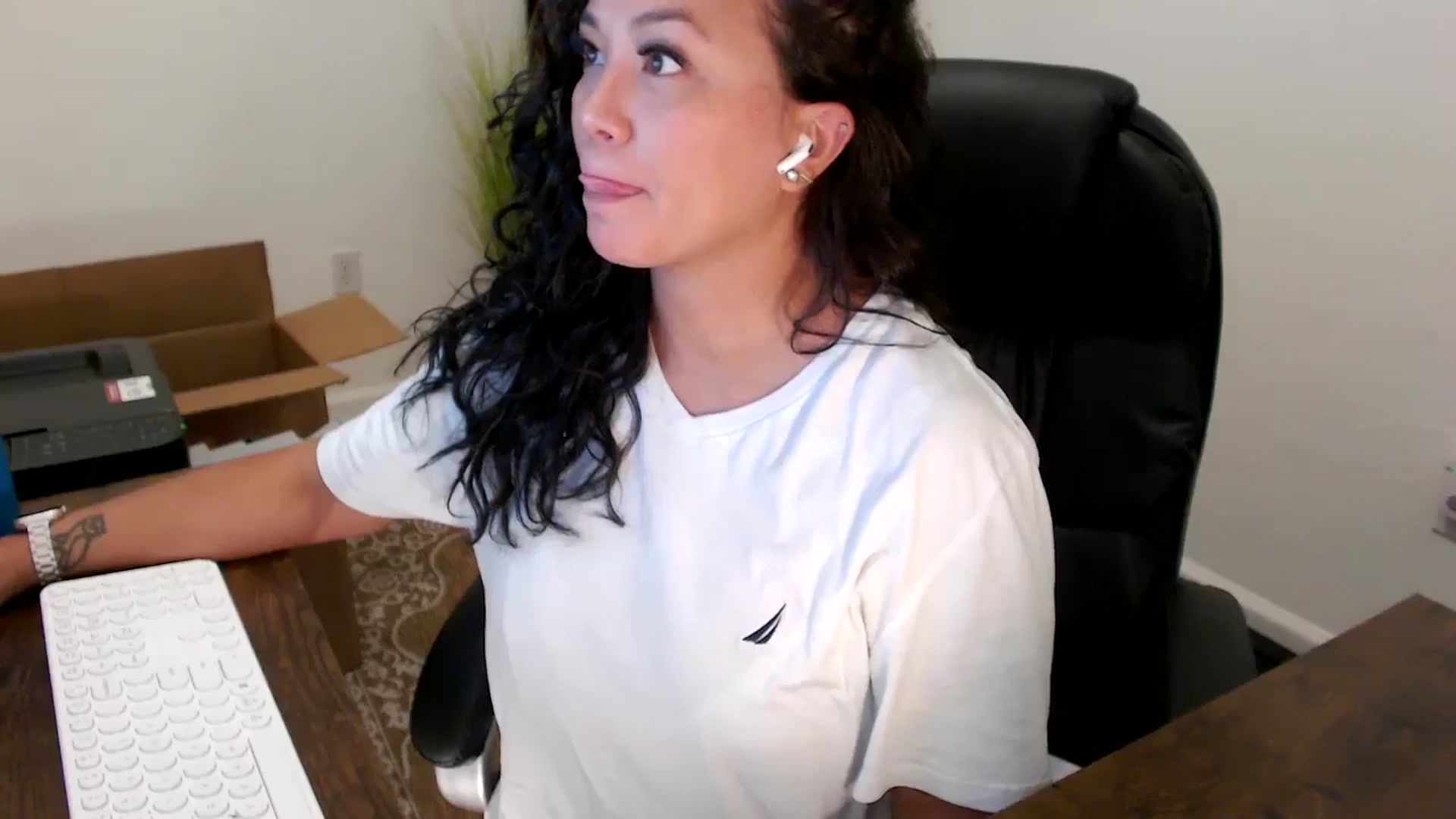 Gallery image thumbnail from MickaylaStar's myfreecams stream on, 09/26/2025, 17:17 image 17 of 20
