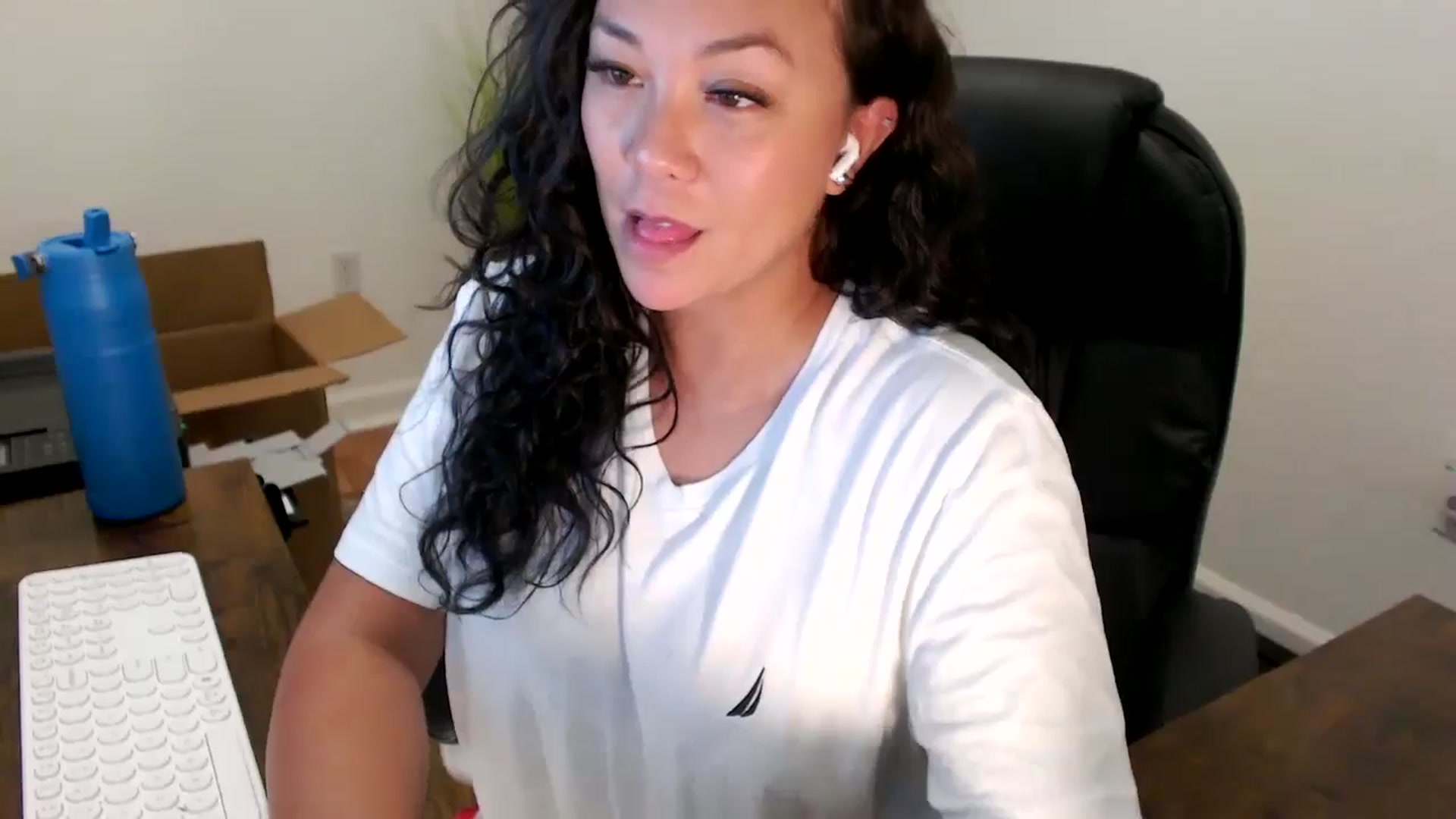 Gallery image thumbnail from MickaylaStar's myfreecams stream on, 09/26/2025, 17:17 image 13 of 20