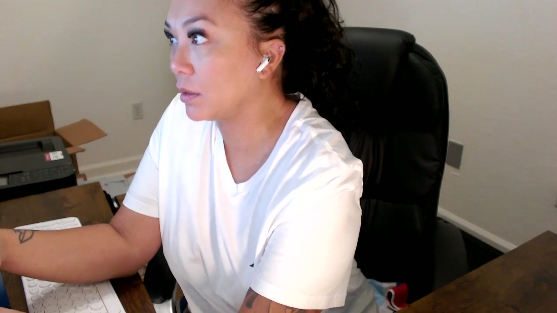 Gallery image thumbnail from MickaylaStar's myfreecams stream on, 09/29/2025, 15:37 image 6 of 20