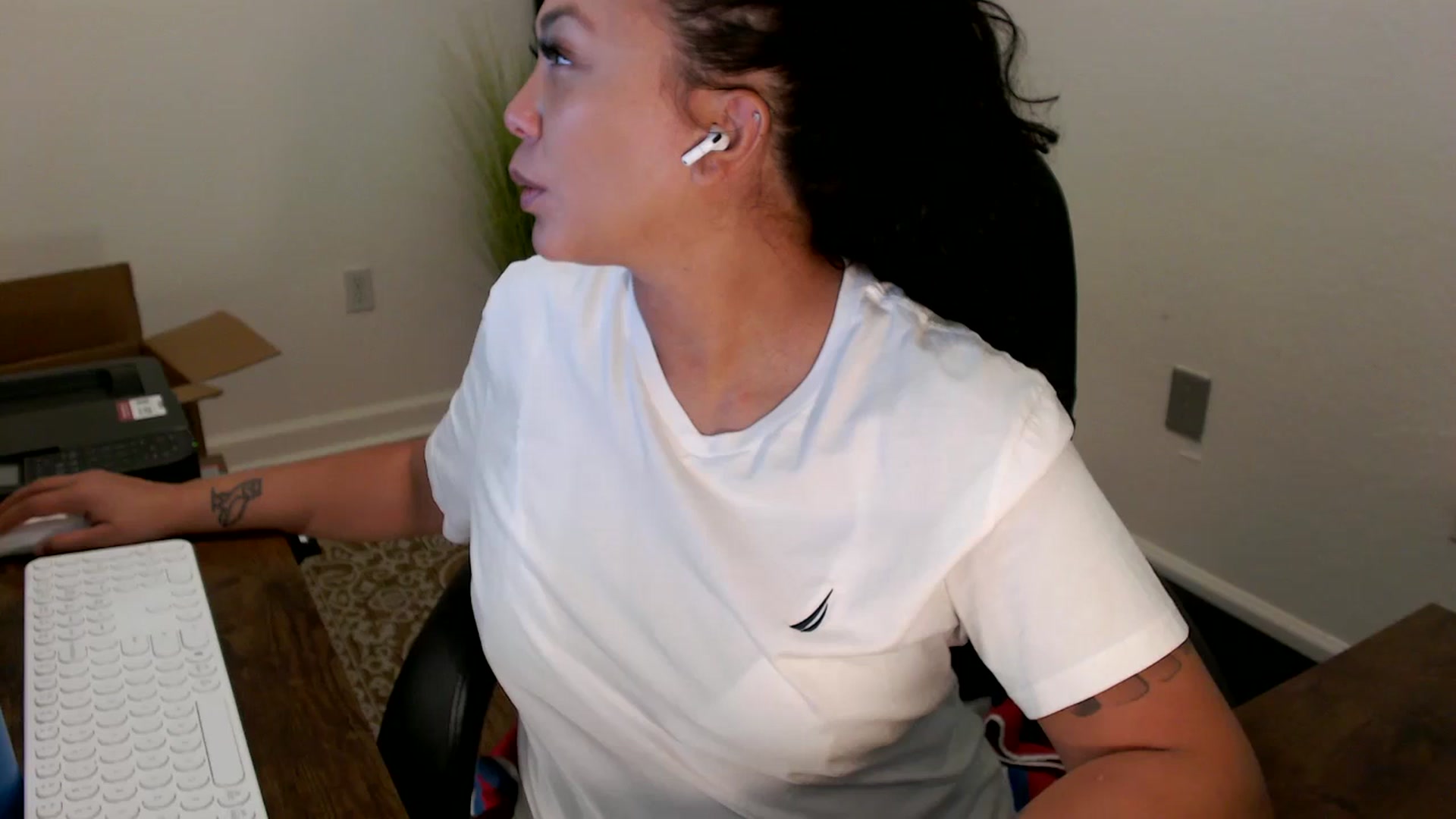 Gallery image thumbnail from MickaylaStar's myfreecams stream on, 09/29/2025, 15:37 image 7 of 20