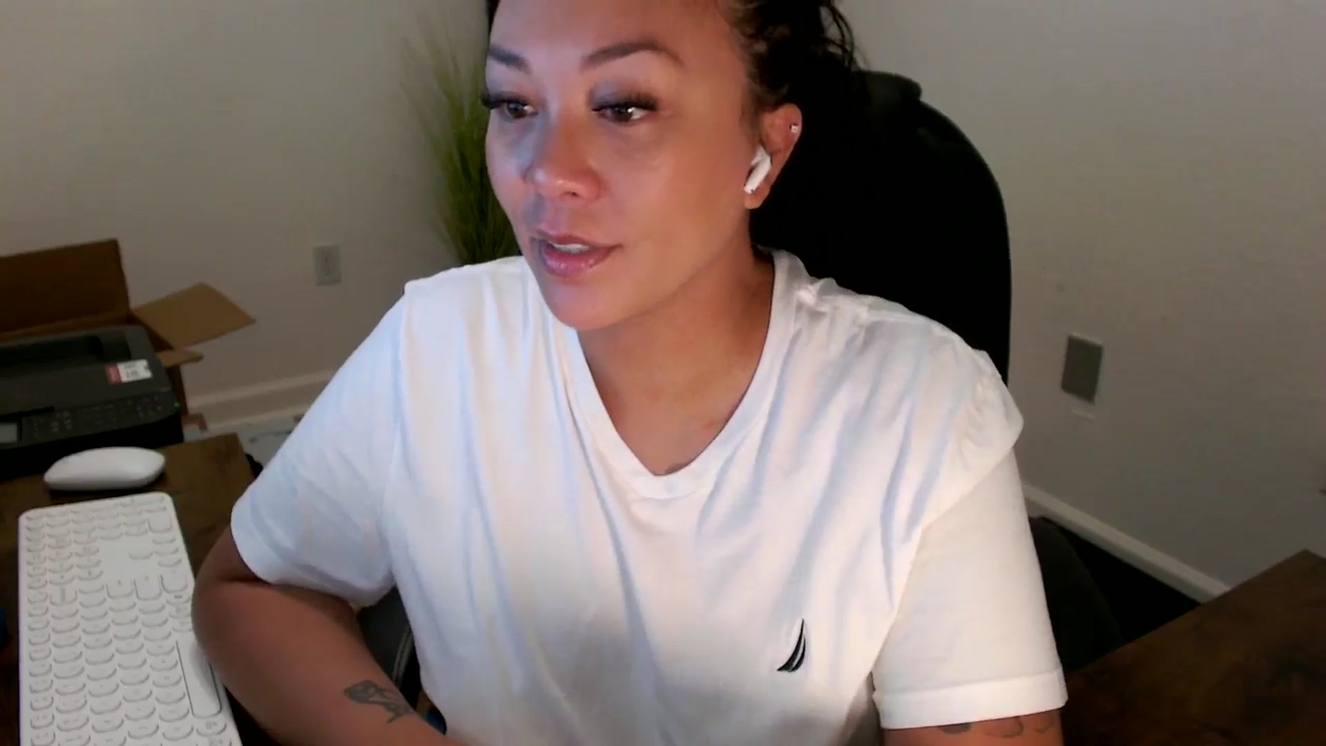 Gallery image thumbnail from MickaylaStar's myfreecams stream on, 09/29/2025, 15:37 image 12 of 20