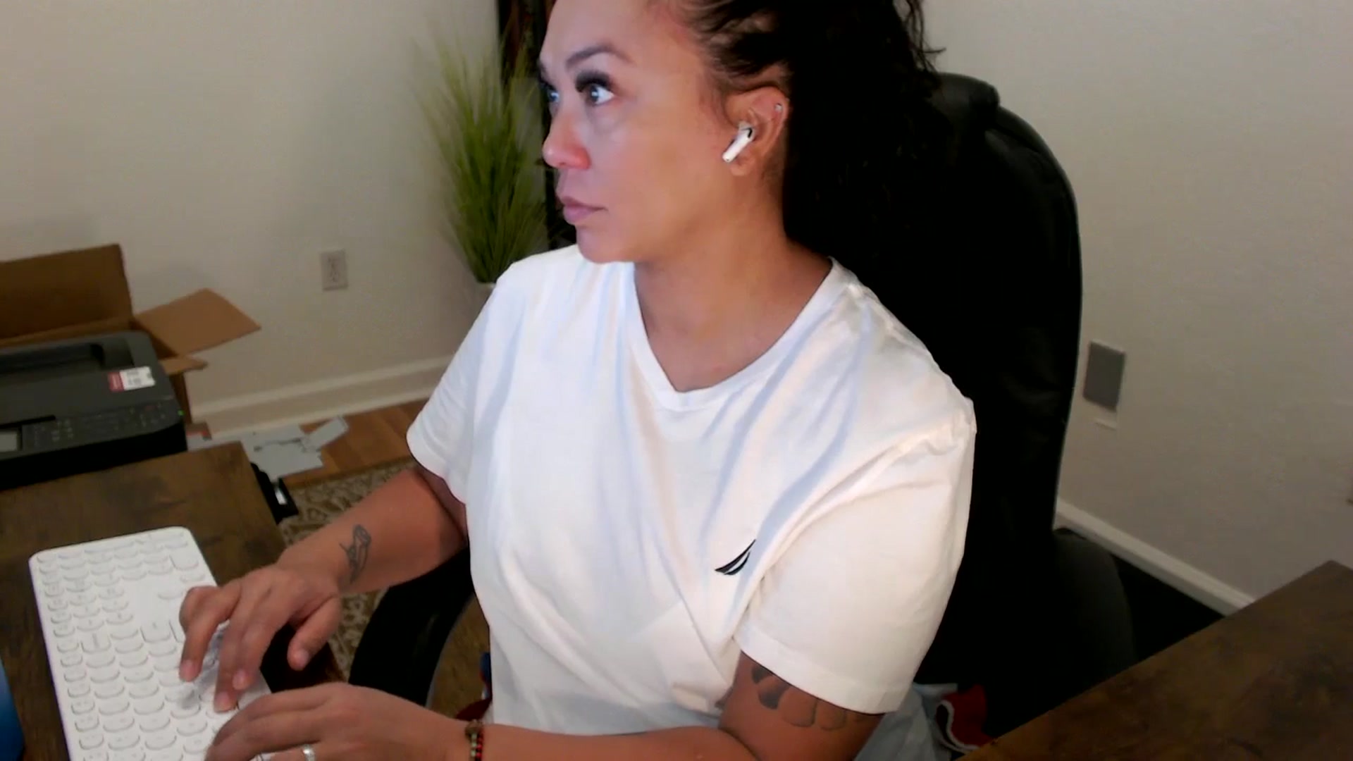 Gallery image thumbnail from MickaylaStar's myfreecams stream on, 09/29/2025, 15:37 image 5 of 20
