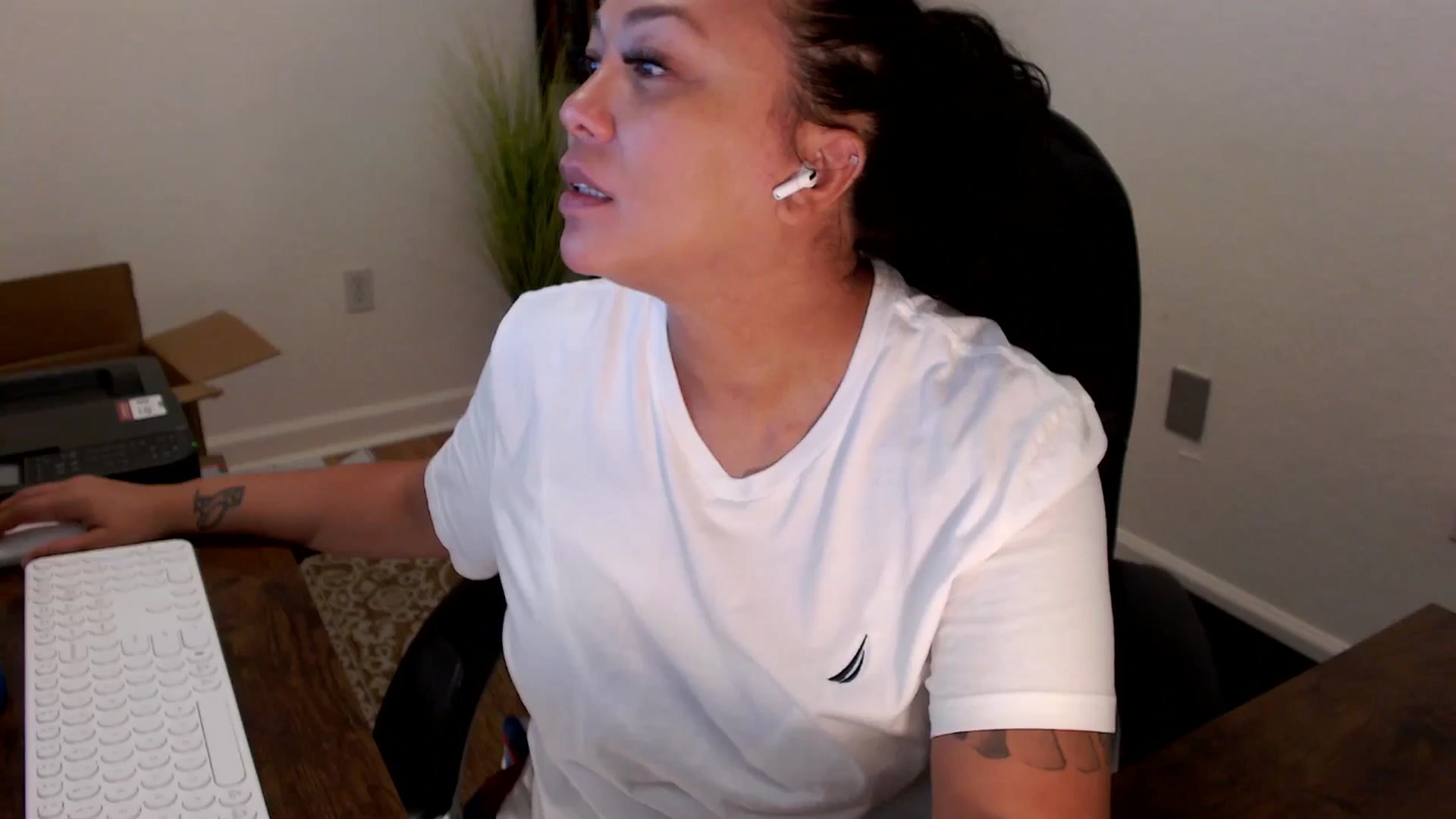 Gallery image thumbnail from MickaylaStar's myfreecams stream on, 09/29/2025, 15:37 image 8 of 20