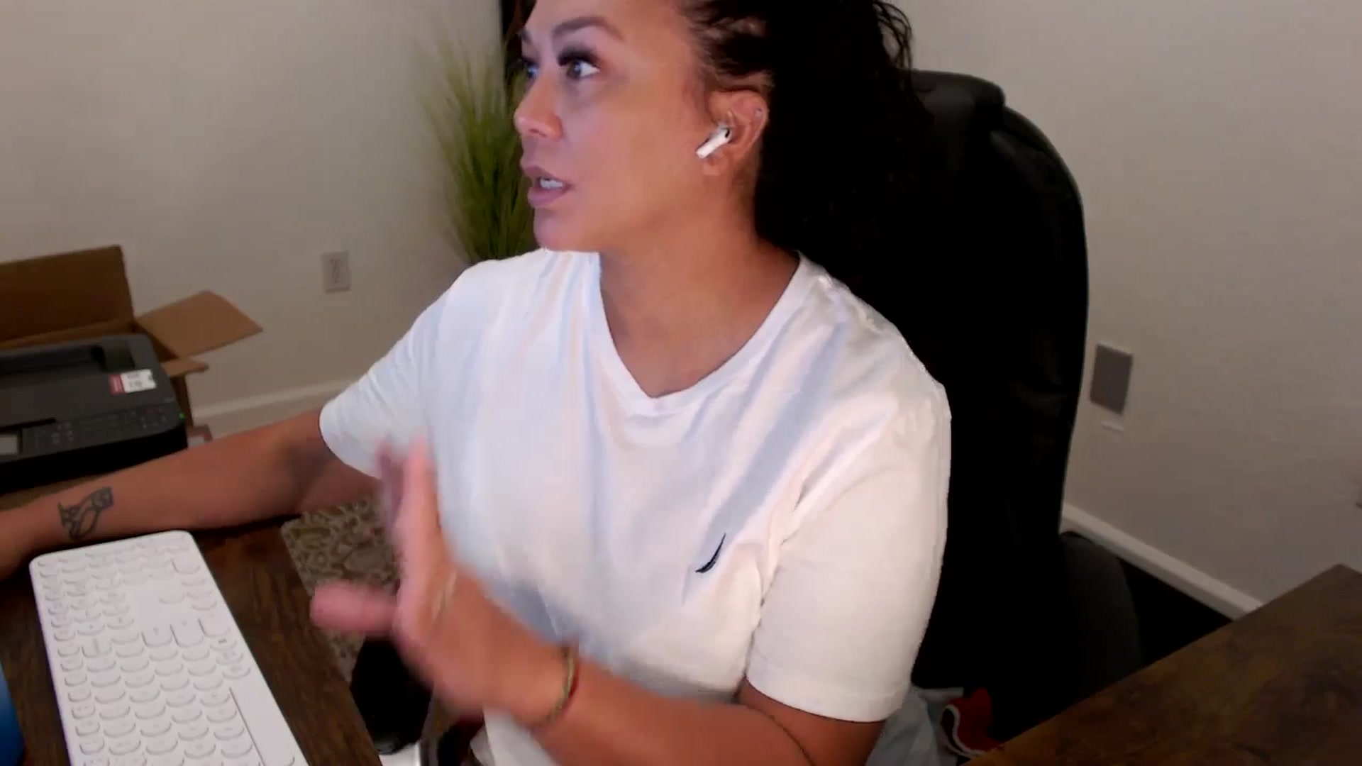 Gallery image thumbnail from MickaylaStar's myfreecams stream on, 09/29/2025, 15:37 image 4 of 20