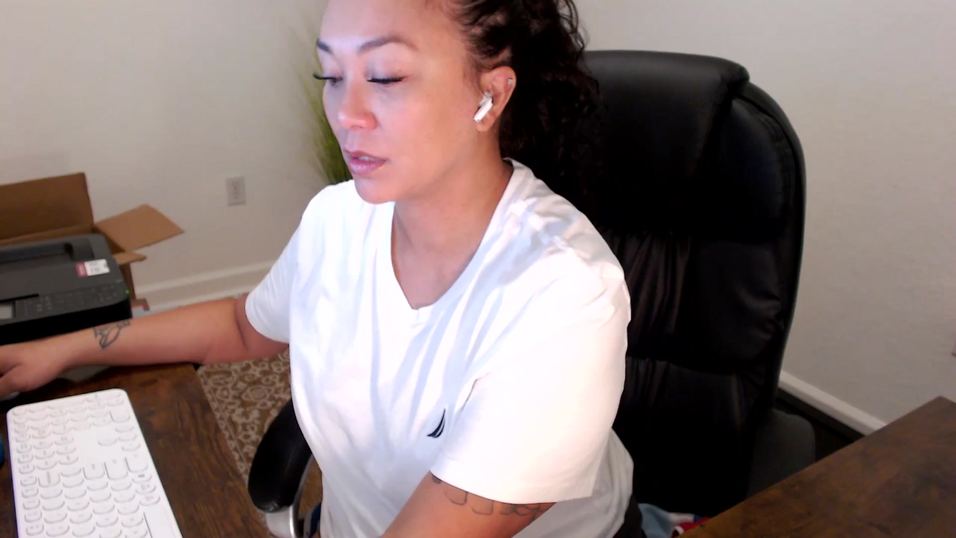 Gallery image thumbnail from MickaylaStar's myfreecams stream on, 09/29/2025, 15:37 image 13 of 20
