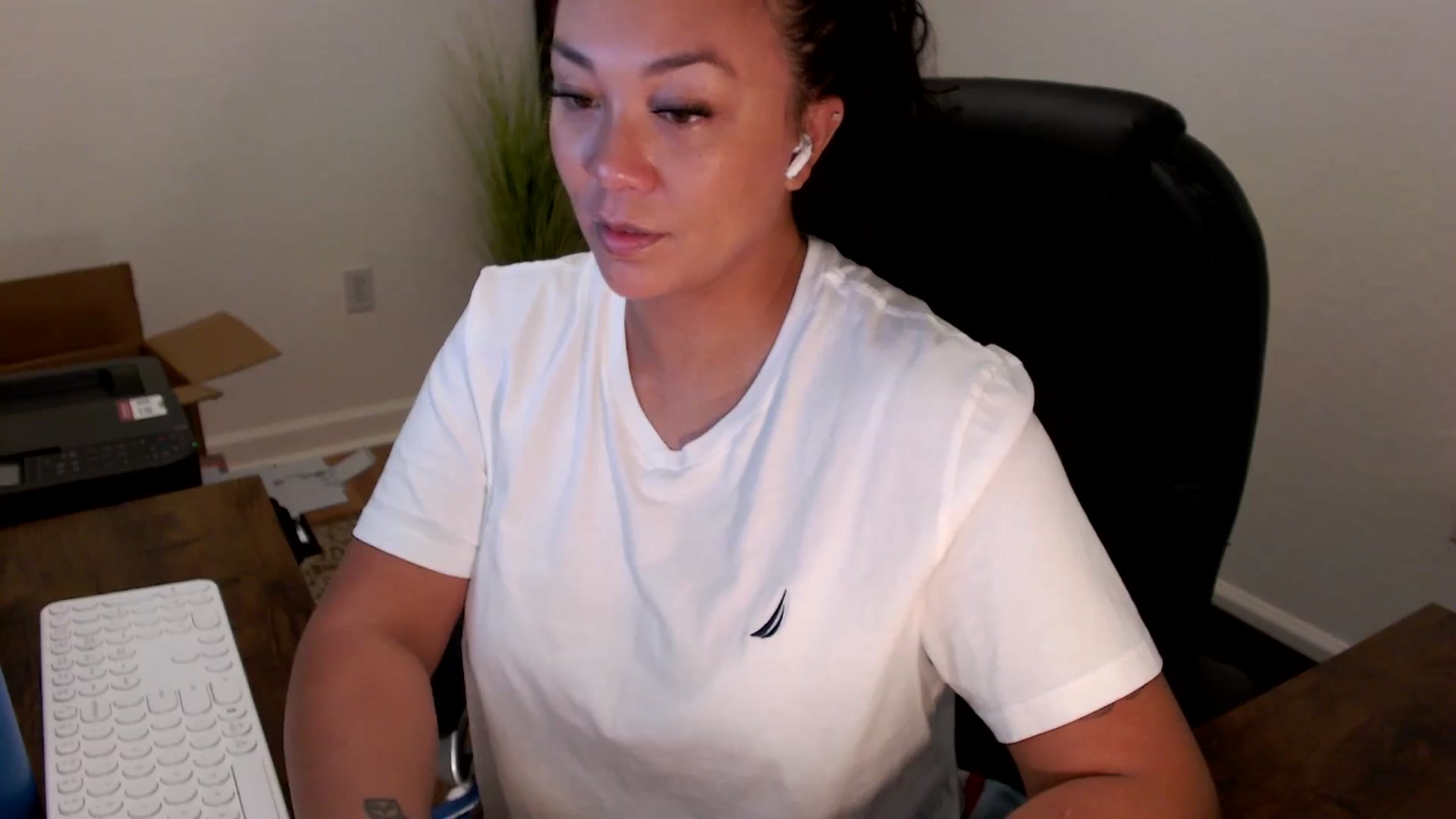 Gallery image thumbnail from MickaylaStar's myfreecams stream on, 09/29/2025, 16:14 image 7 of 20