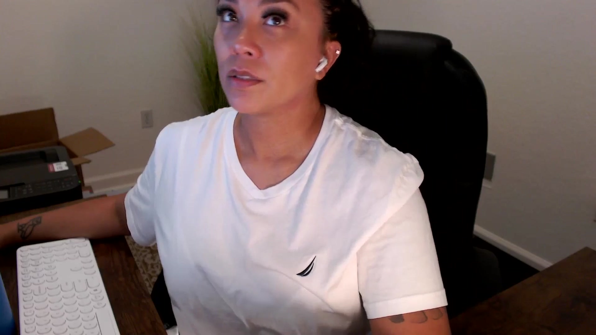 Gallery image thumbnail from MickaylaStar's myfreecams stream on, 09/29/2025, 16:14 image 4 of 20