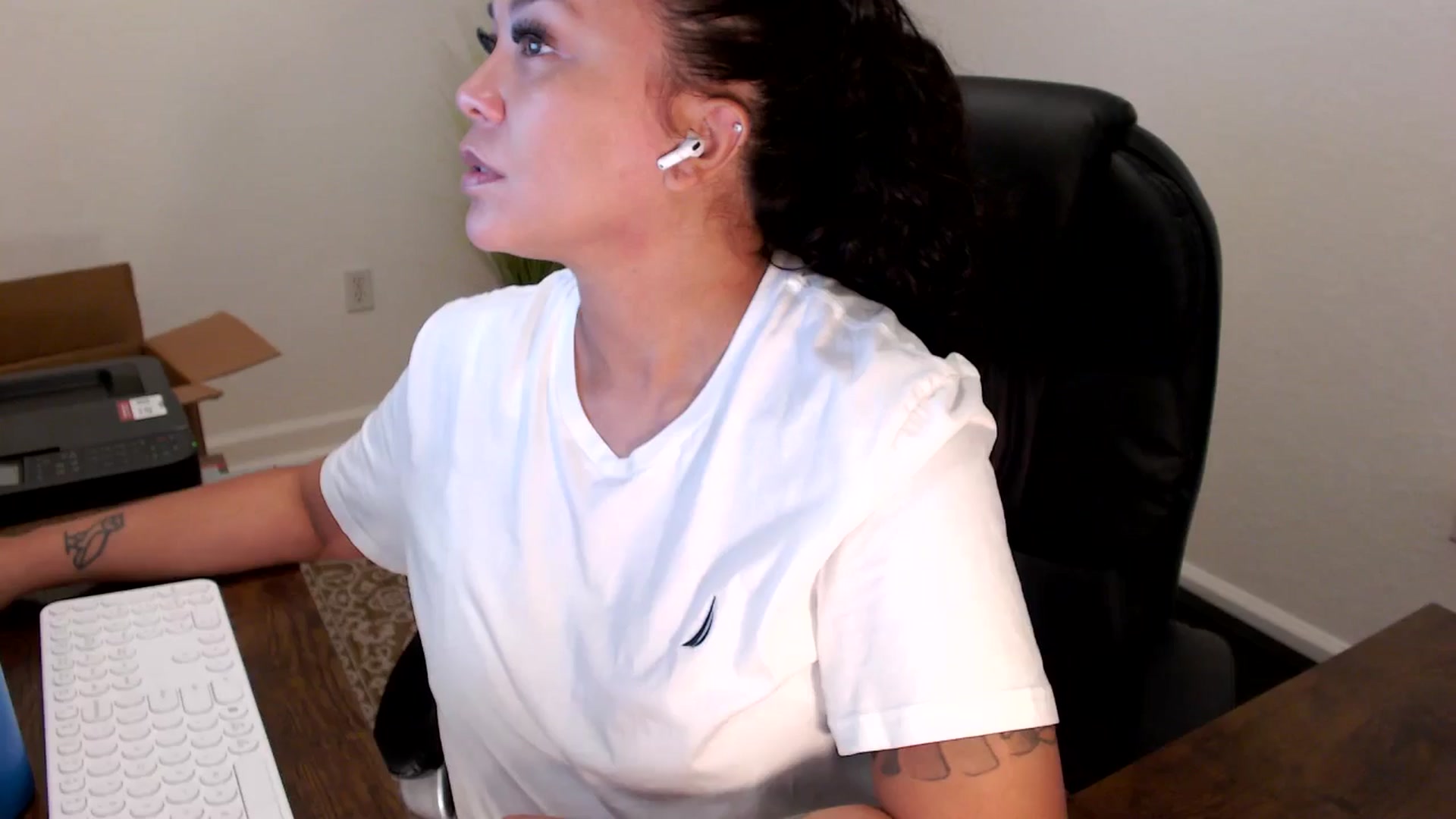 Gallery image thumbnail from MickaylaStar's myfreecams stream on, 09/29/2025, 16:14 image 1 of 20