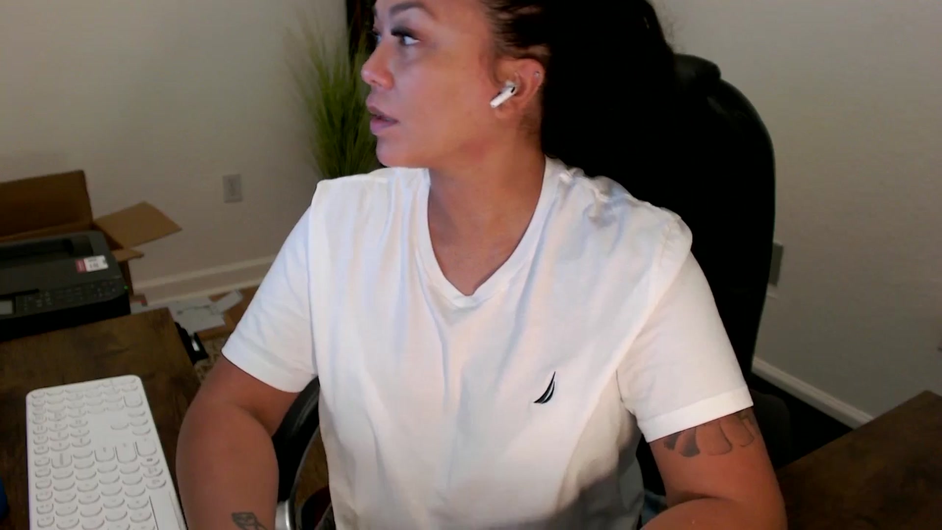 Gallery image thumbnail from MickaylaStar's myfreecams stream on, 09/29/2025, 16:14 image 13 of 20