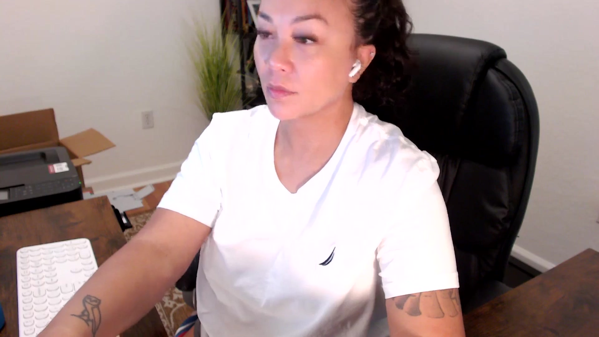 Gallery image thumbnail from MickaylaStar's myfreecams stream on, 09/29/2025, 16:14 image 10 of 20