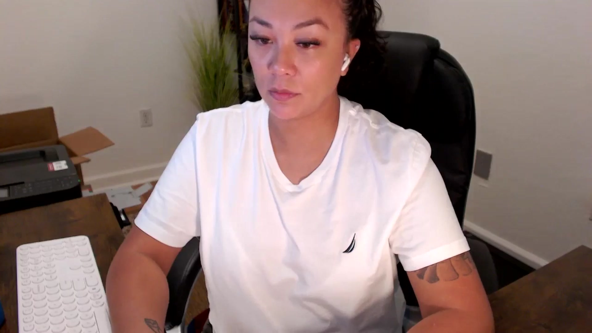 Gallery image thumbnail from MickaylaStar's myfreecams stream on, 09/29/2025, 16:14 image 17 of 20