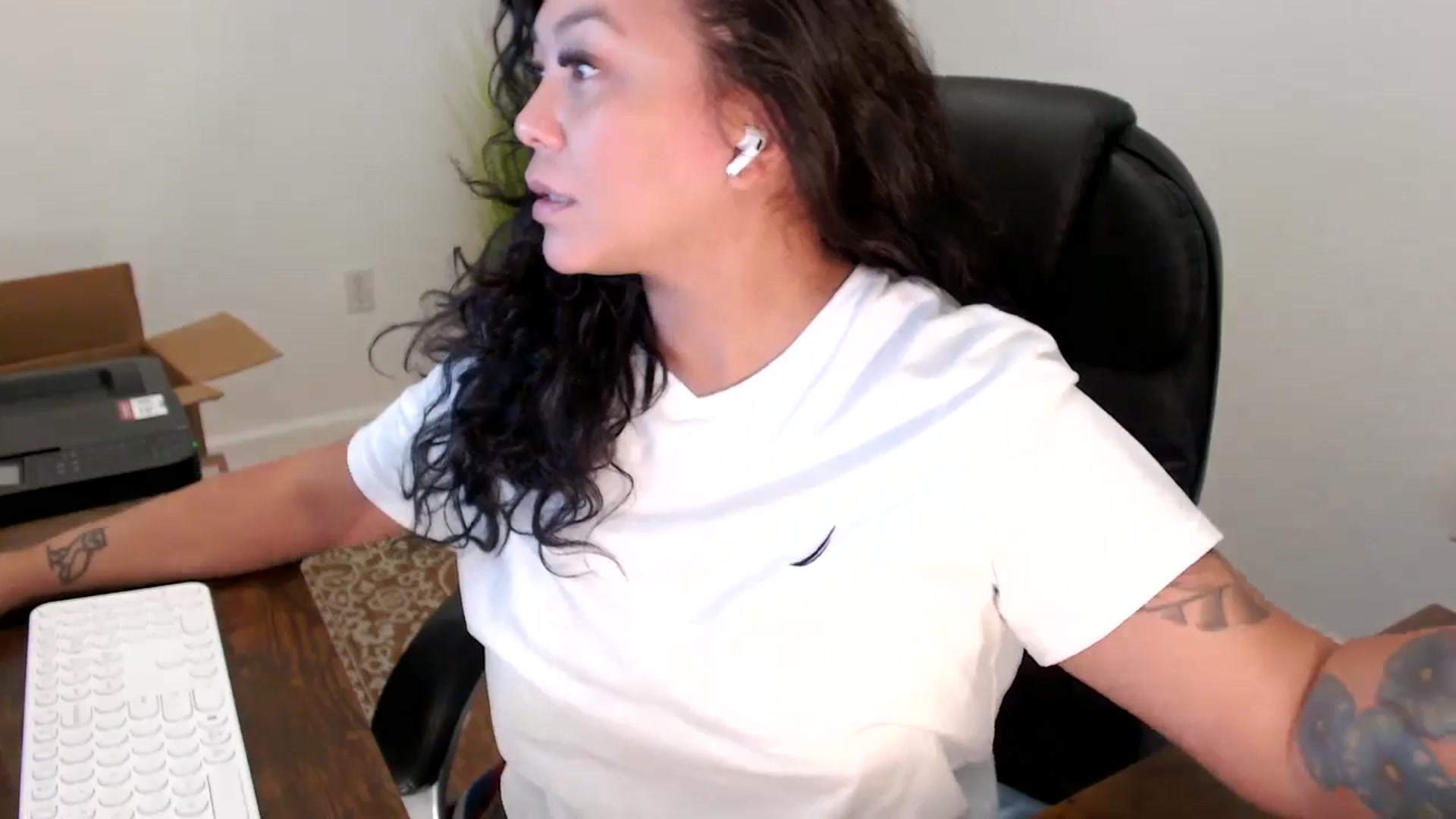 Gallery image thumbnail from MickaylaStar's myfreecams stream on, 09/29/2025, 17:20 image 14 of 20