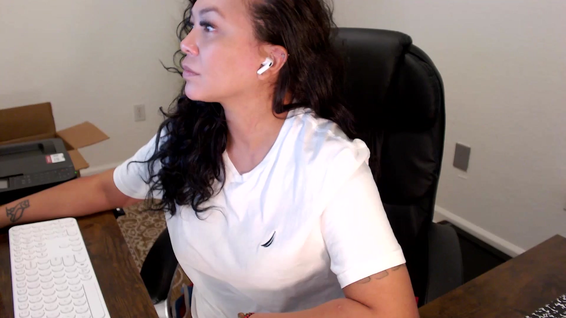 Gallery image thumbnail from MickaylaStar's myfreecams stream on, 09/29/2025, 17:40 image 4 of 20