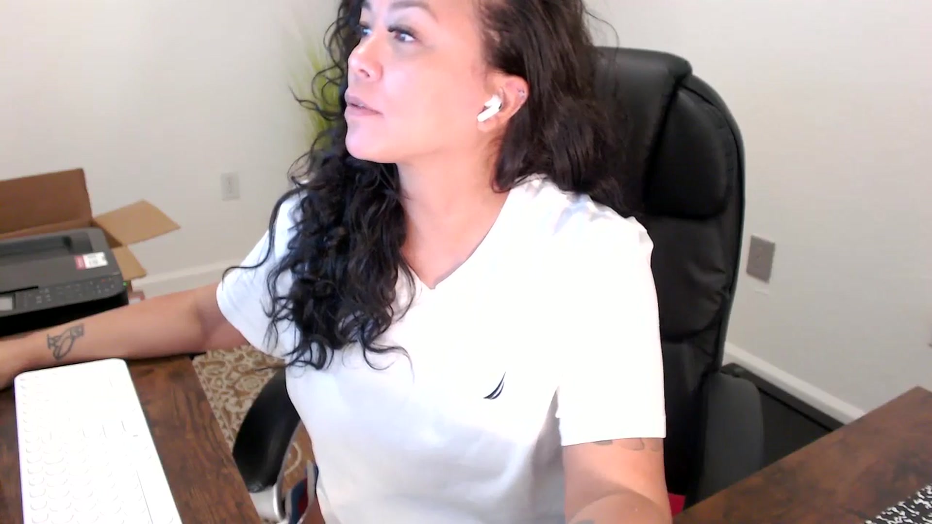Gallery image thumbnail from MickaylaStar's myfreecams stream on, 09/29/2025, 17:40 image 10 of 20