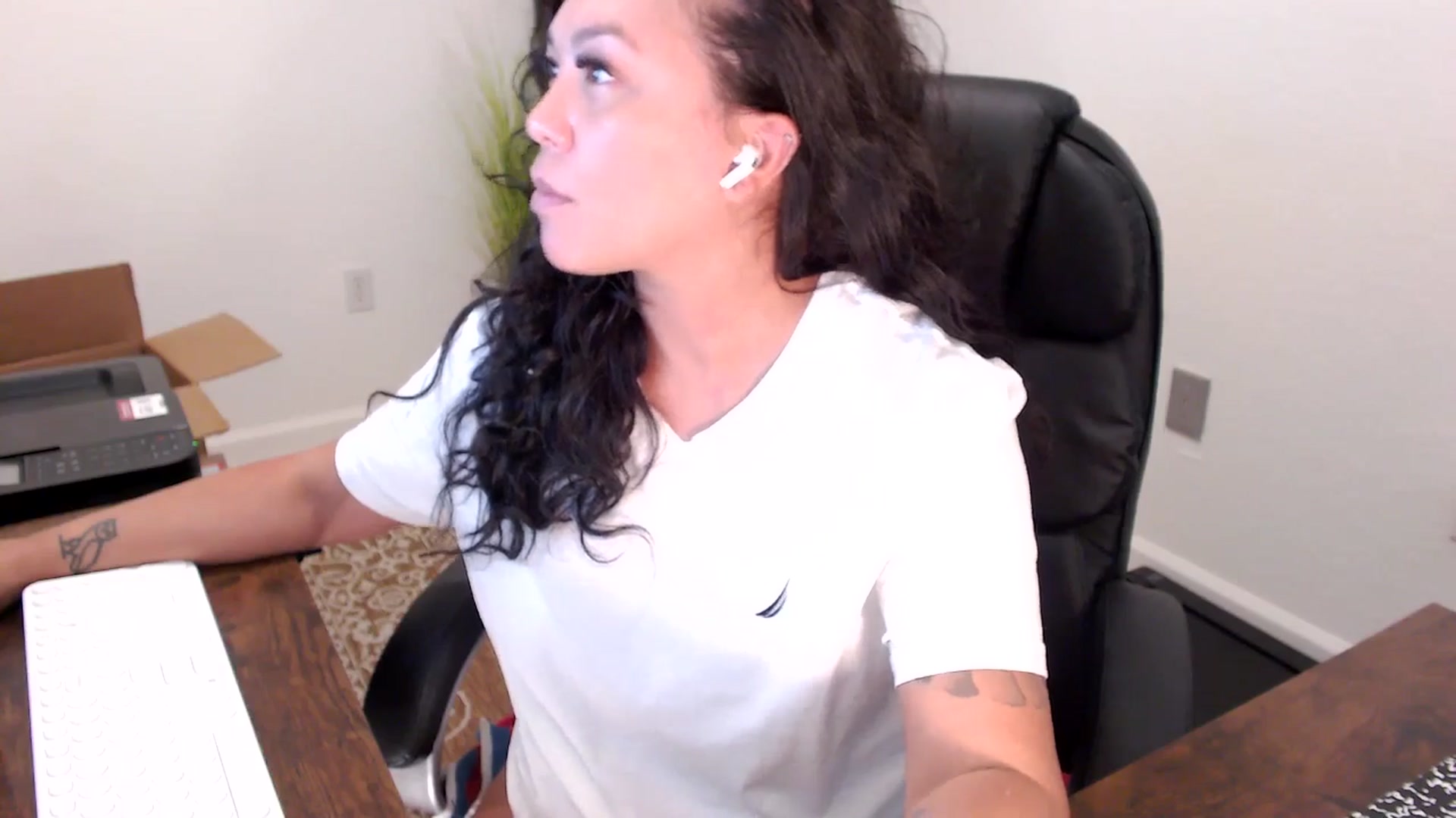 Gallery image thumbnail from MickaylaStar's myfreecams stream on, 09/29/2025, 17:40 image 11 of 20