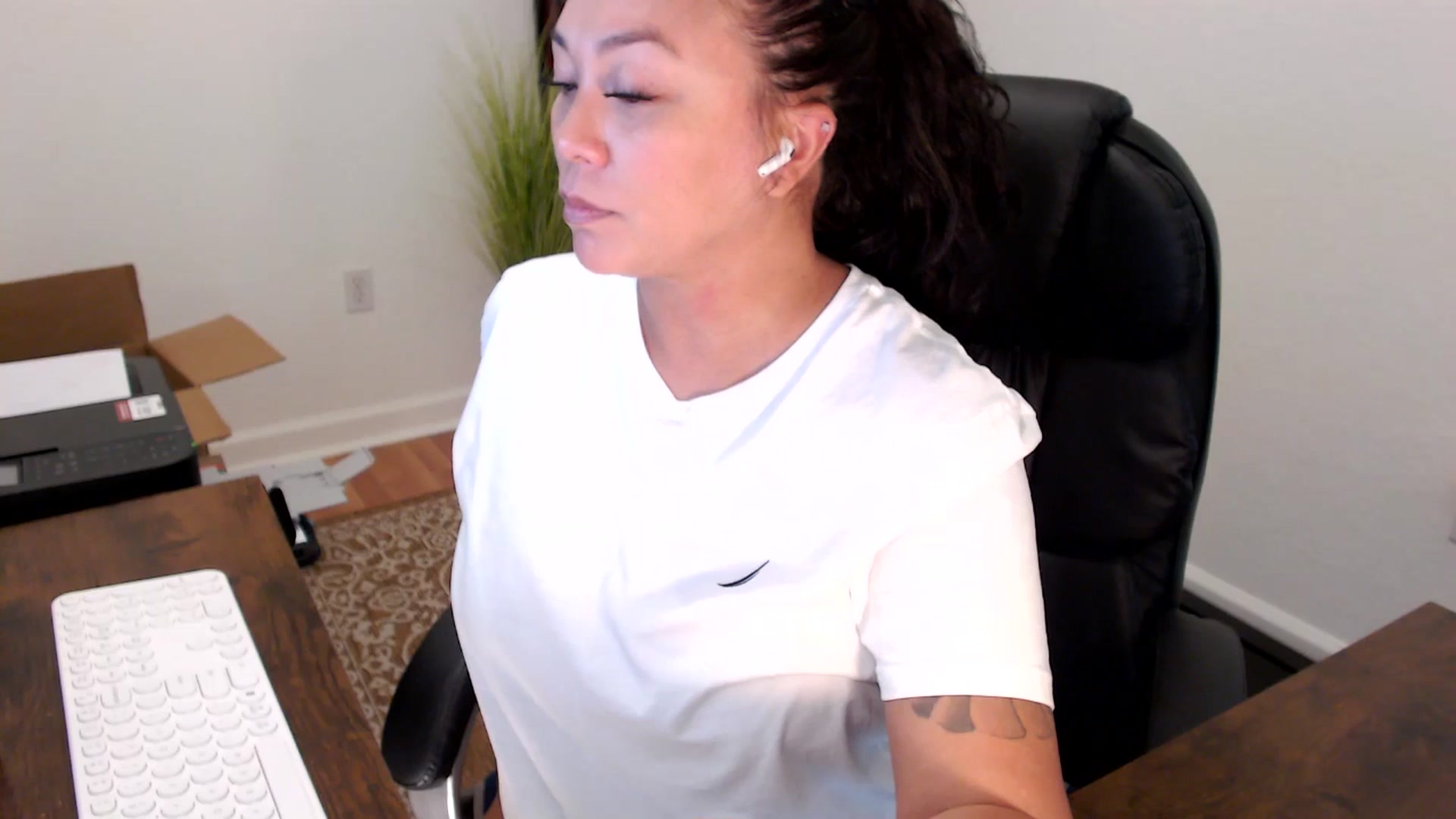 Gallery image thumbnail from MickaylaStar's myfreecams stream on, 09/29/2025, 18:59 image 17 of 20