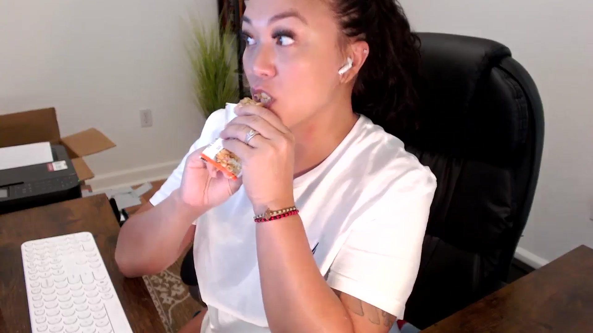 Gallery image thumbnail from MickaylaStar's myfreecams stream on, 09/29/2025, 18:59 image 18 of 20