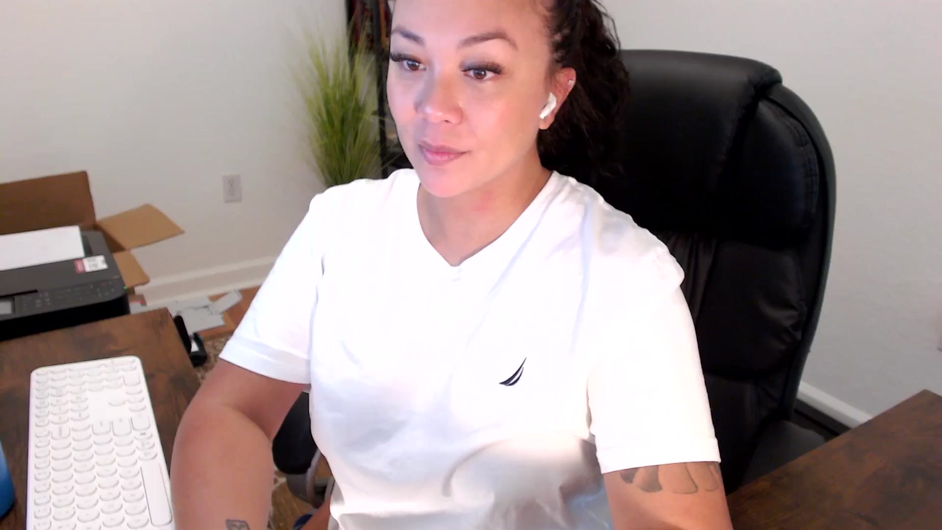 Gallery image thumbnail from MickaylaStar's myfreecams stream on, 09/29/2025, 19:16 image 1 of 20