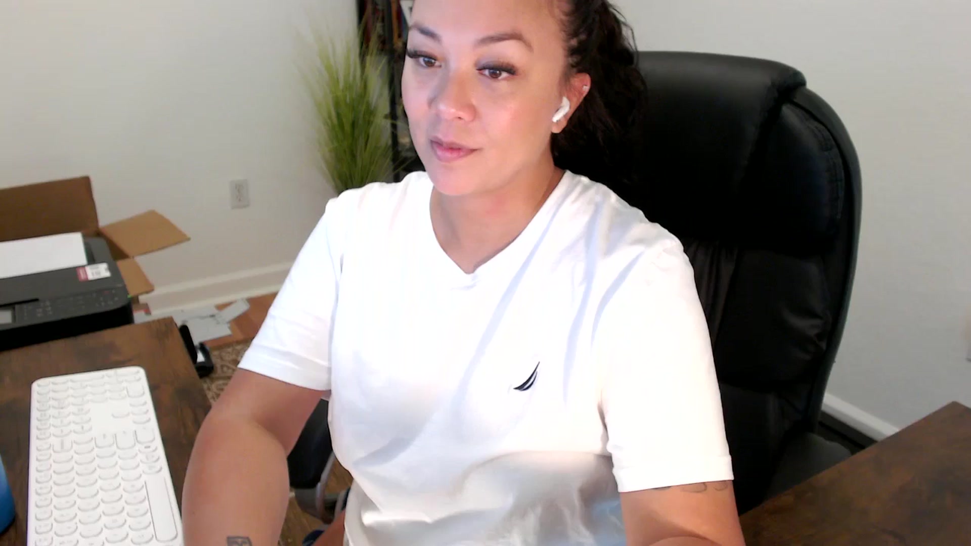 Gallery image thumbnail from MickaylaStar's myfreecams stream on, 09/29/2025, 19:16 image 2 of 20