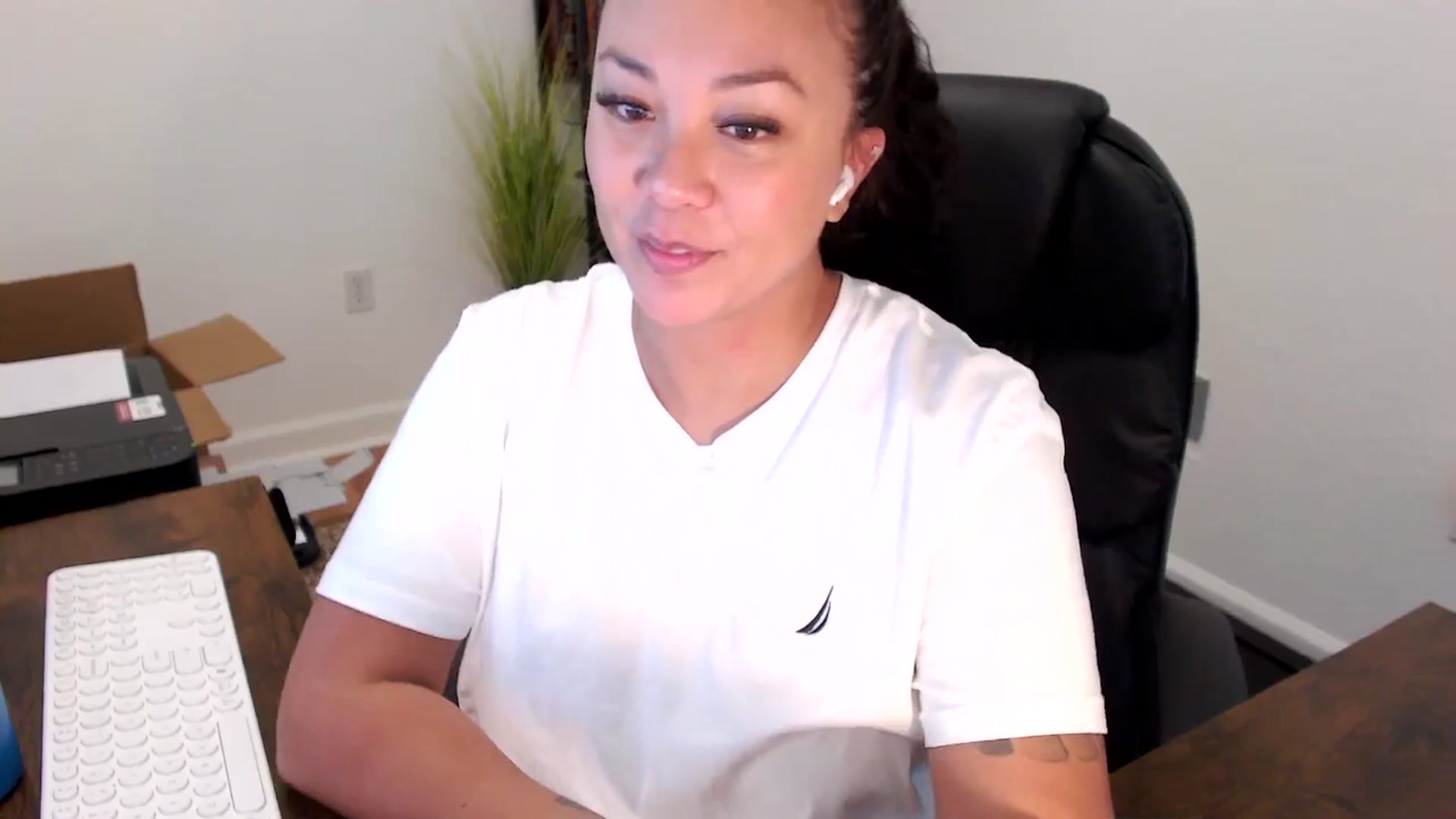 Gallery image thumbnail from MickaylaStar's myfreecams stream on, 09/29/2025, 19:16 image 5 of 20