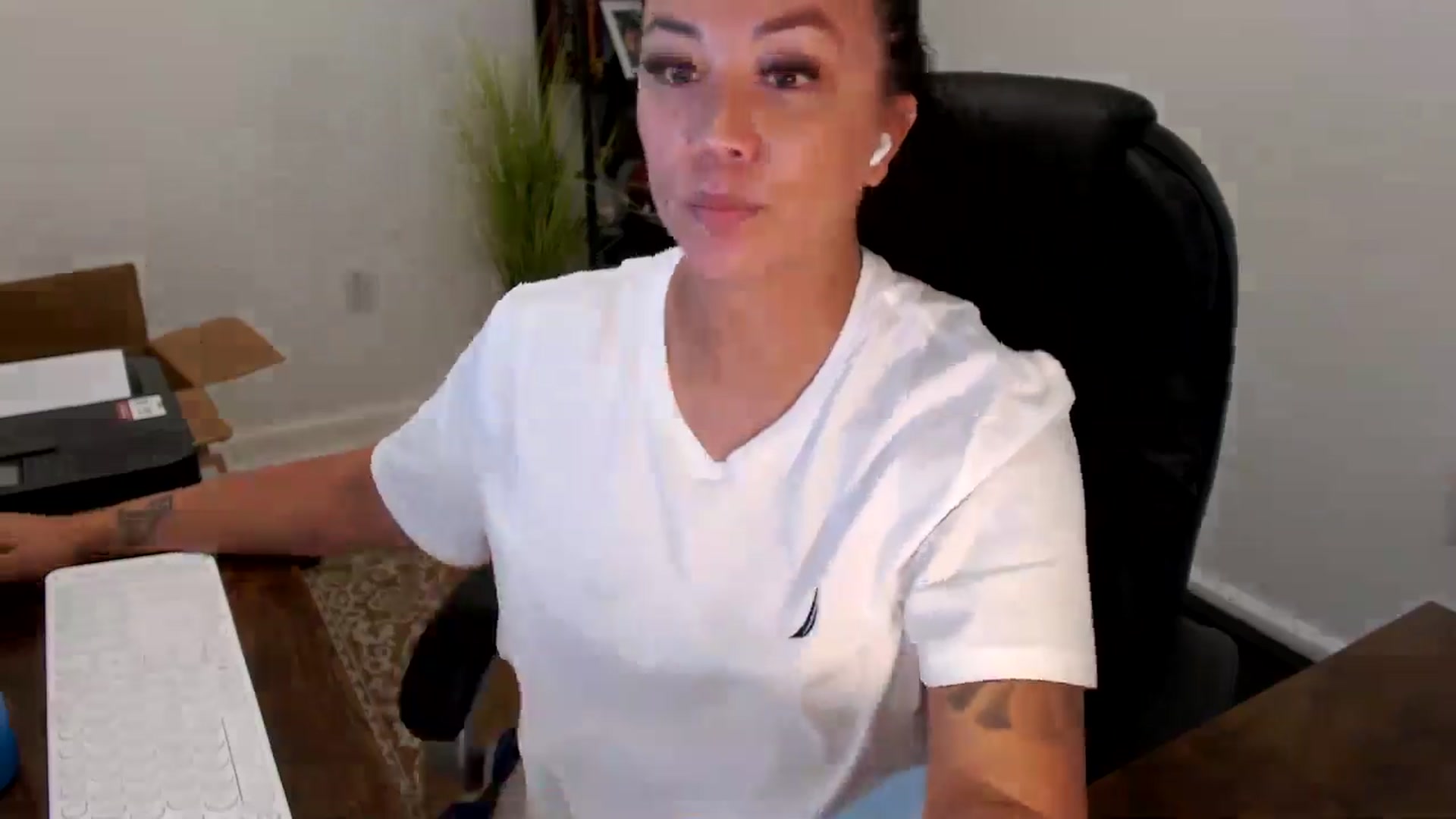 Gallery image thumbnail from MickaylaStar's myfreecams stream on, 09/29/2025, 19:36 image 12 of 20