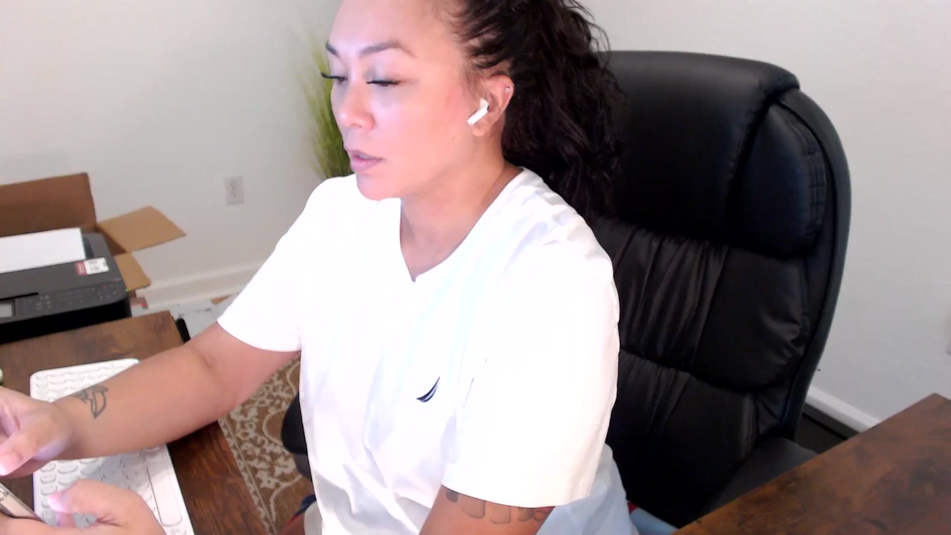 Gallery image thumbnail from MickaylaStar's myfreecams stream on, 09/29/2025, 19:36 image 1 of 20
