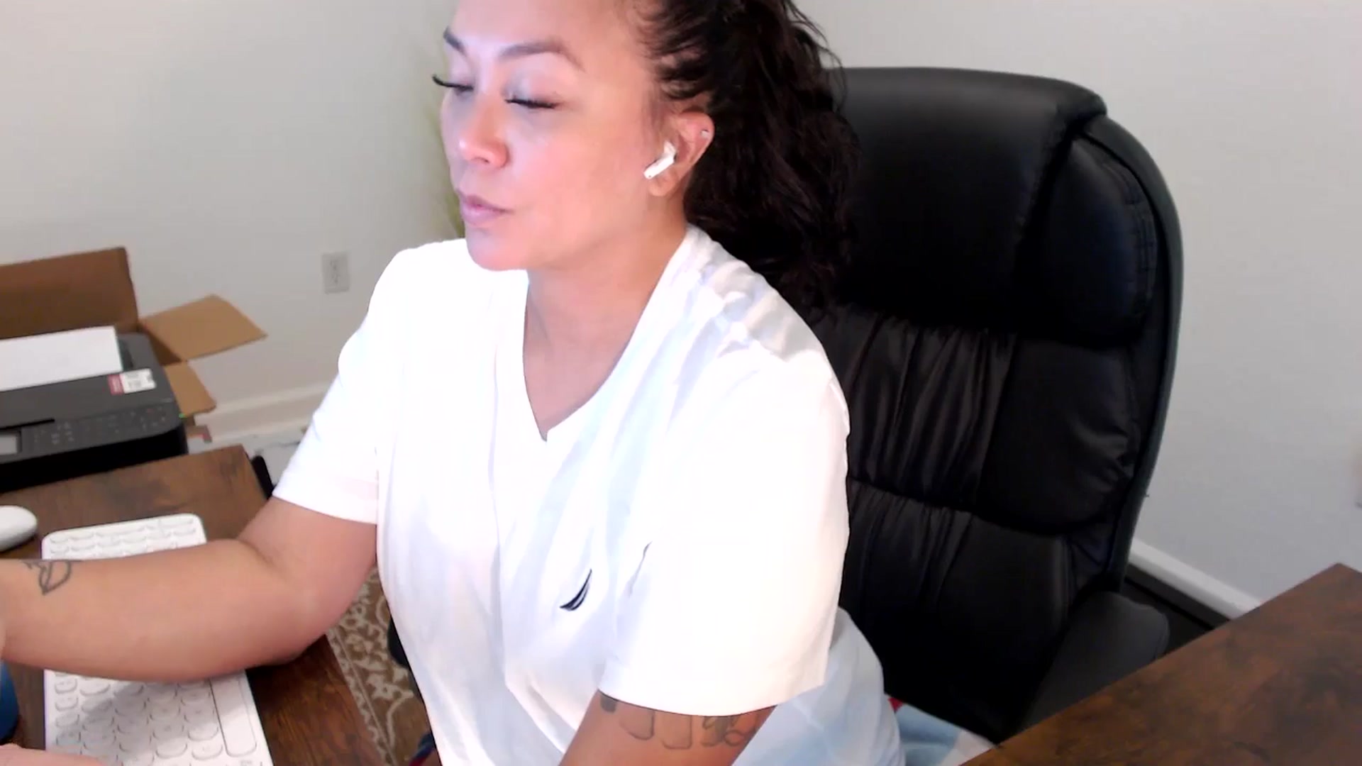 Gallery image thumbnail from MickaylaStar's myfreecams stream on, 09/29/2025, 19:36 image 10 of 20