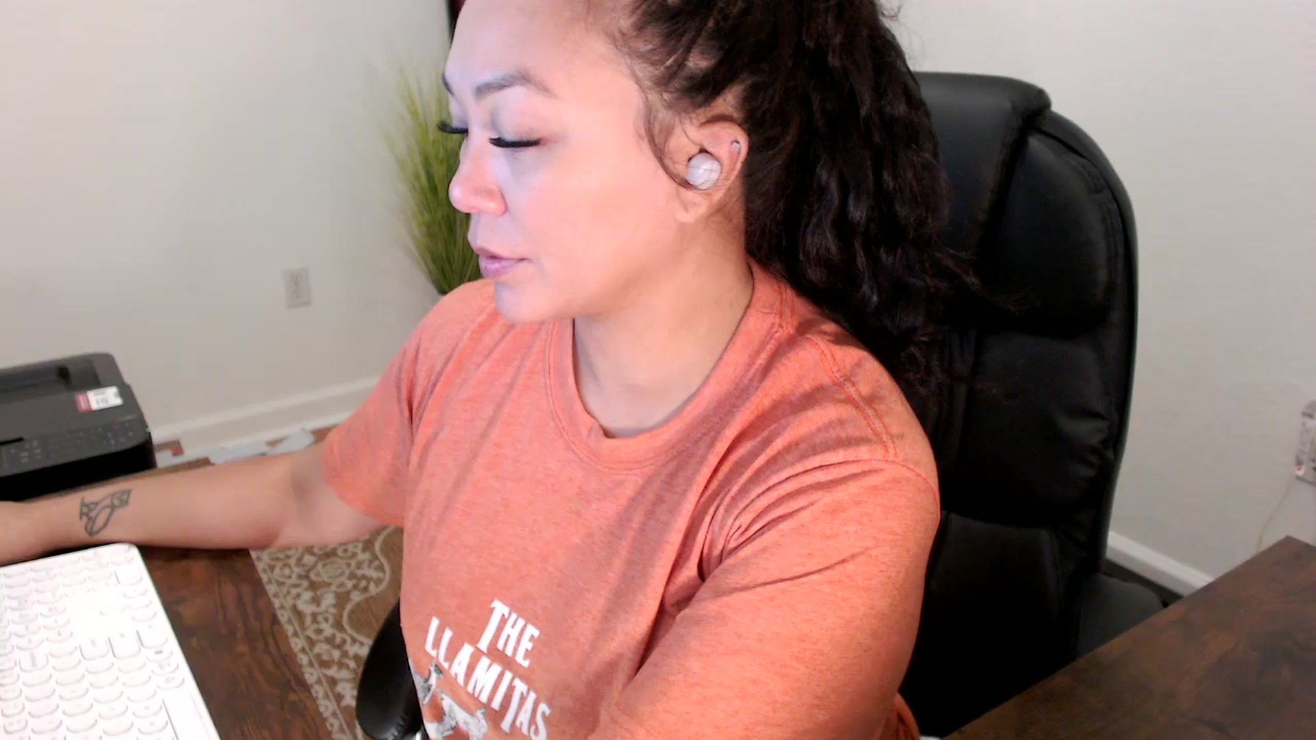 Gallery image thumbnail from MickaylaStar's myfreecams stream on, 10/02/2025, 15:27 image 8 of 20