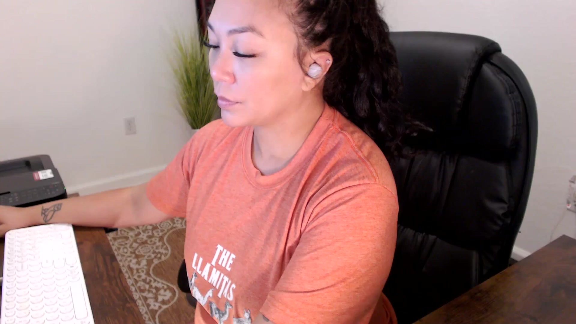 Gallery image thumbnail from MickaylaStar's myfreecams stream on, 10/02/2025, 15:27 image 15 of 20