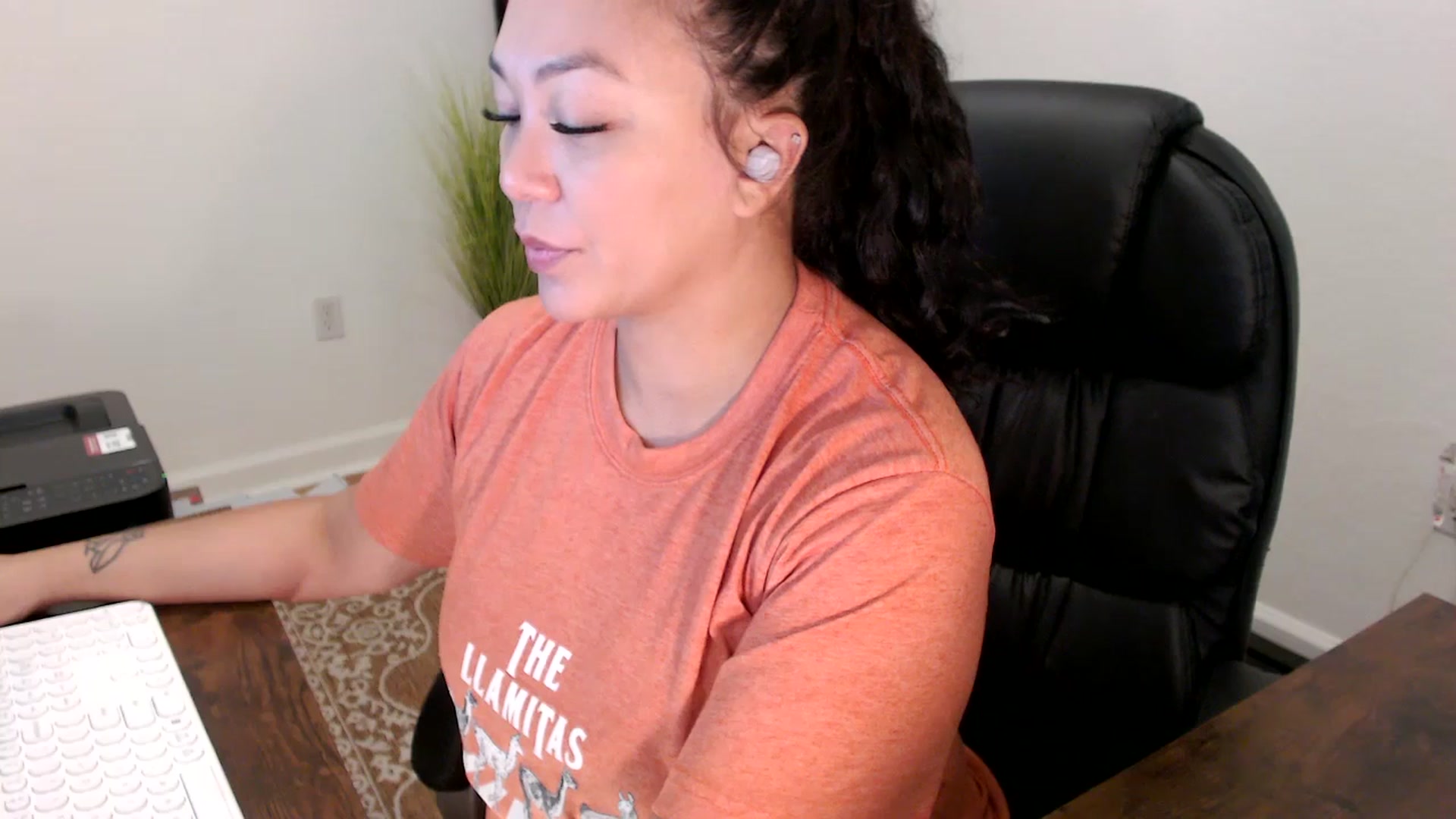 Gallery image thumbnail from MickaylaStar's myfreecams stream on, 10/02/2025, 15:27 image 7 of 20