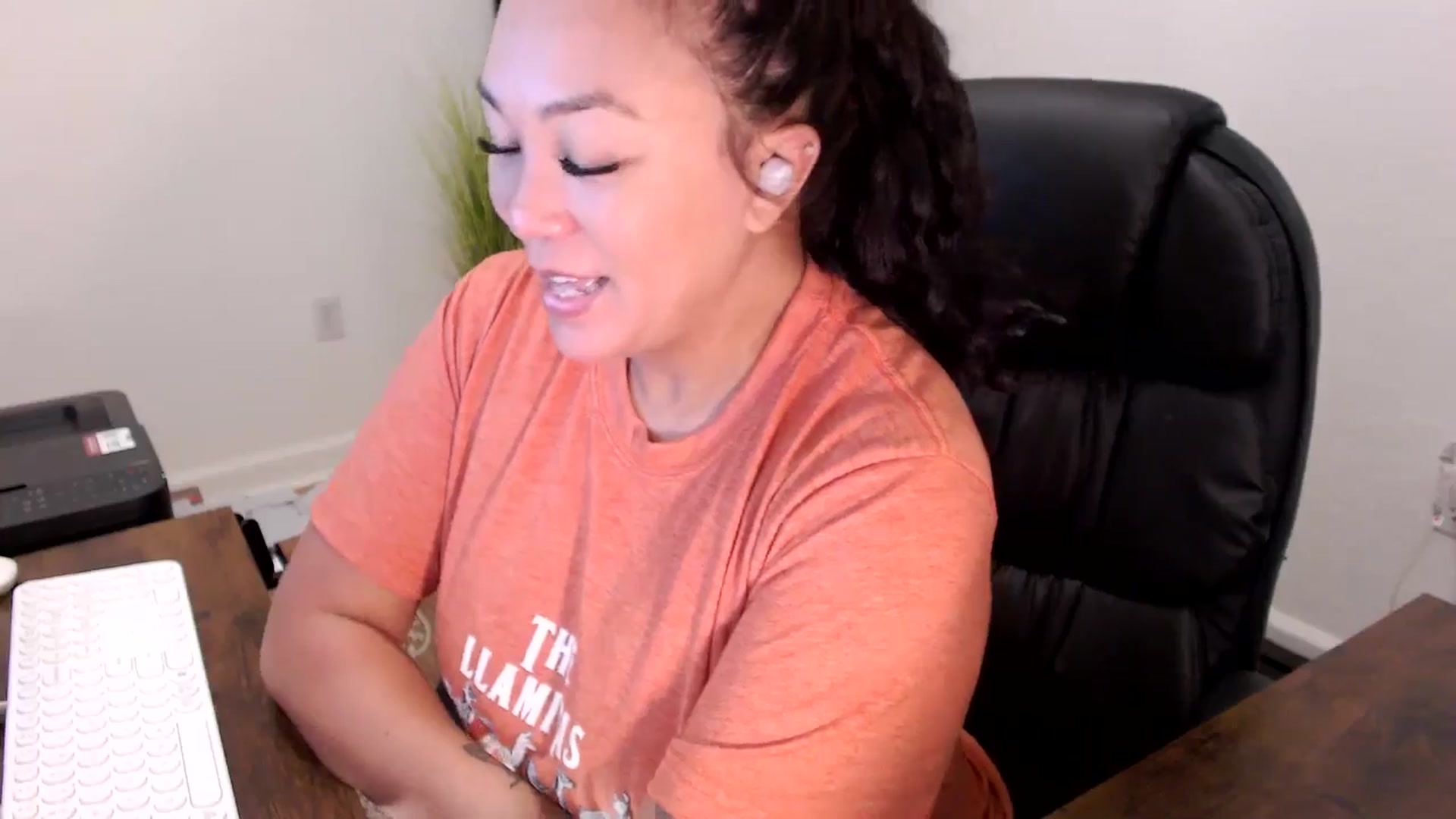 Gallery image thumbnail from MickaylaStar's myfreecams stream on, 10/02/2025, 15:27 image 16 of 20