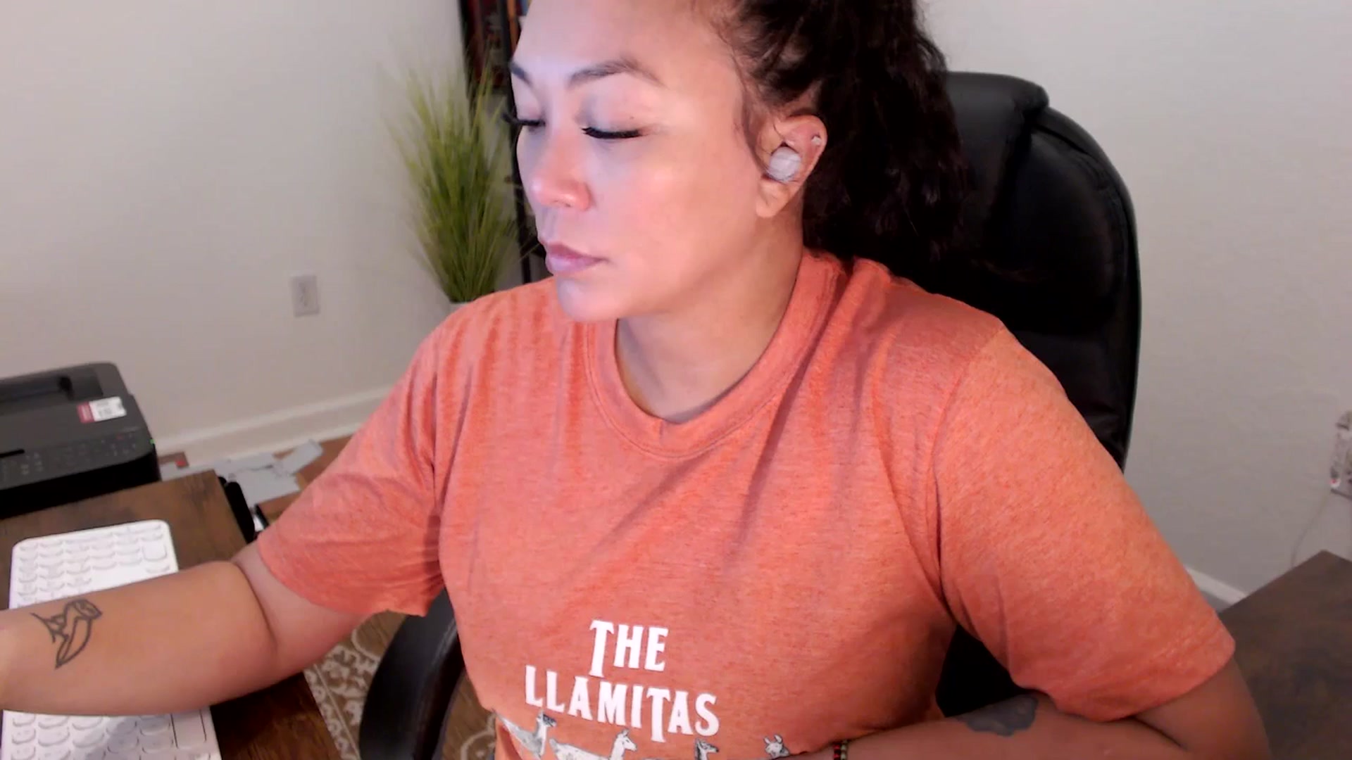 Gallery image thumbnail from MickaylaStar's myfreecams stream on, 10/02/2025, 15:27 image 12 of 20