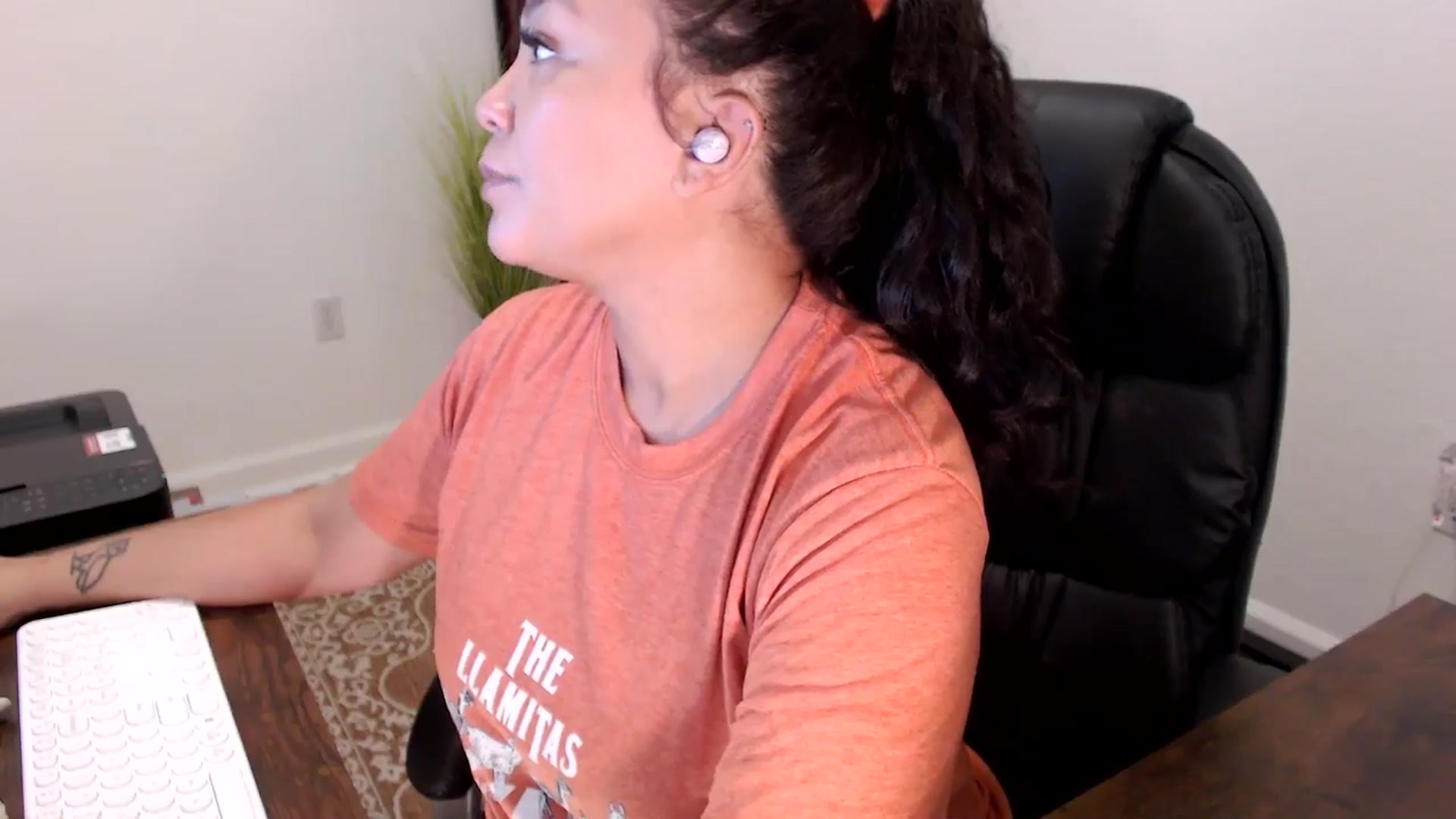 Gallery image thumbnail from MickaylaStar's myfreecams stream on, 10/02/2025, 15:27 image 10 of 20