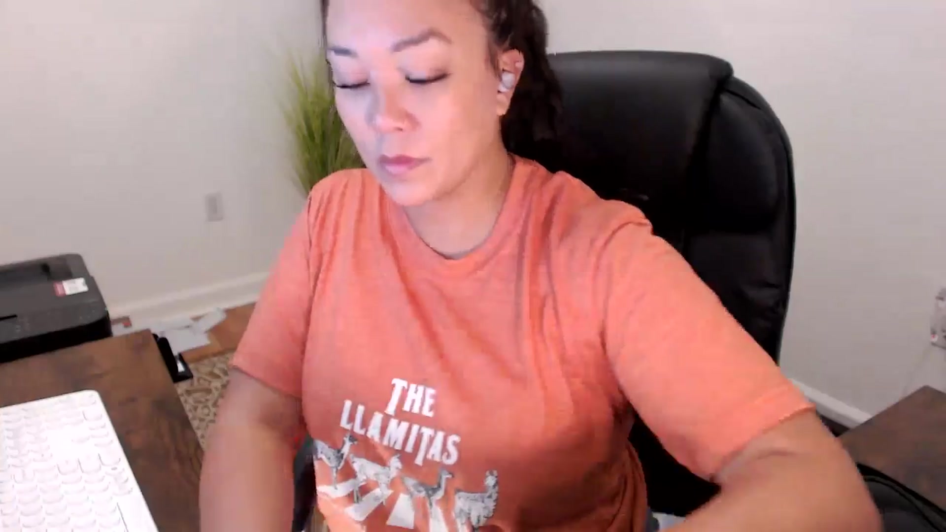 Gallery image thumbnail from MickaylaStar's myfreecams stream on, 10/02/2025, 15:27 image 5 of 20
