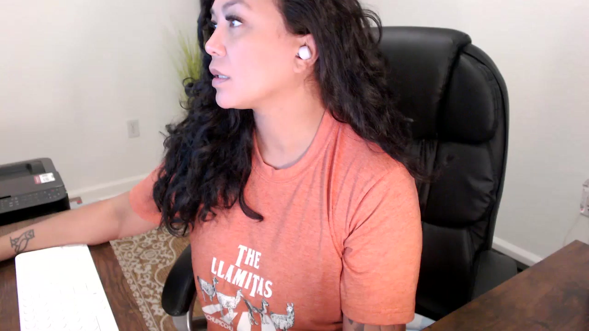 Gallery image thumbnail from MickaylaStar's myfreecams stream on, 10/02/2025, 19:47 image 1 of 20