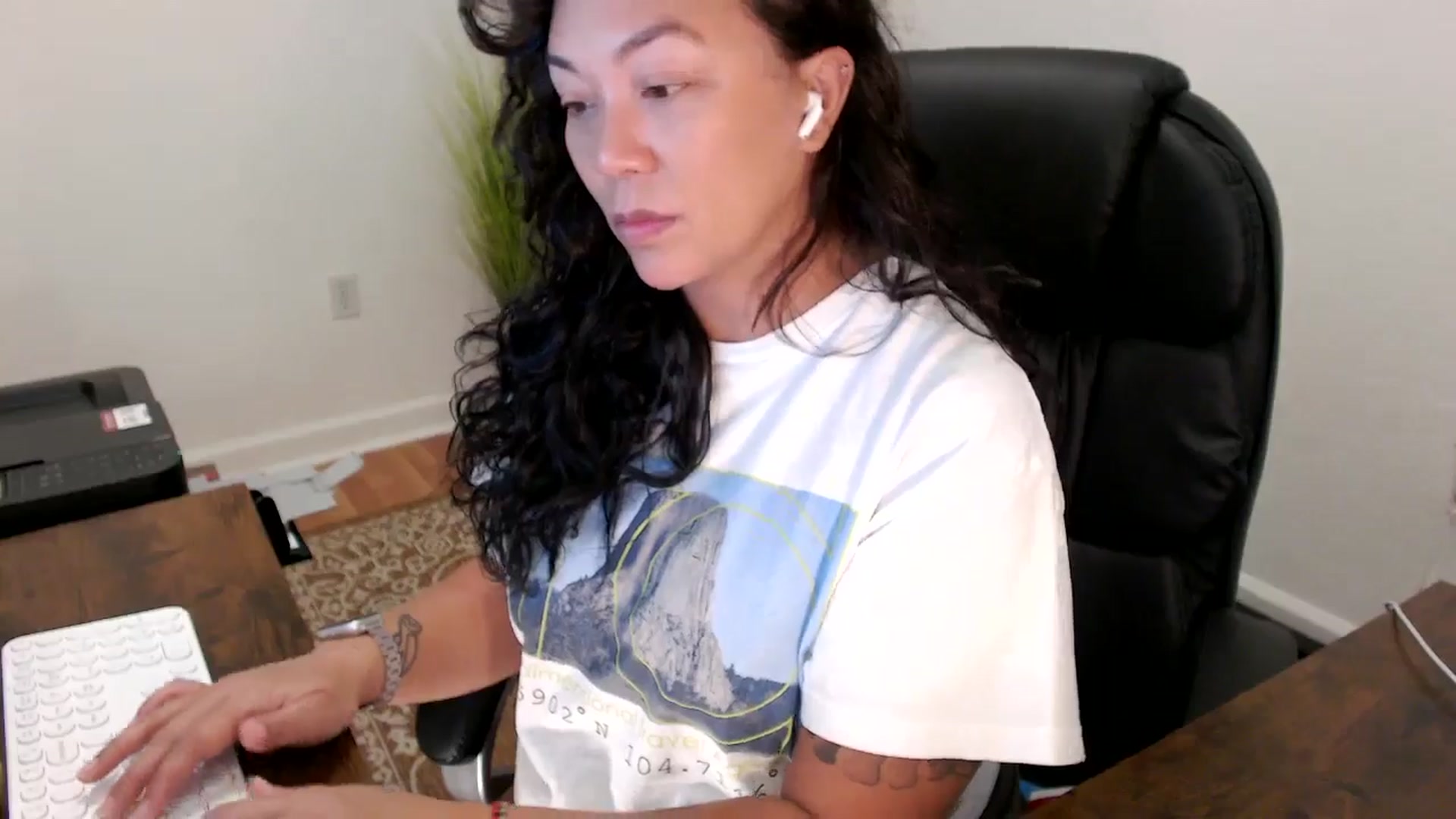 Gallery image thumbnail from MickaylaStar's myfreecams stream on, 10/03/2025, 15:55 image 7 of 20