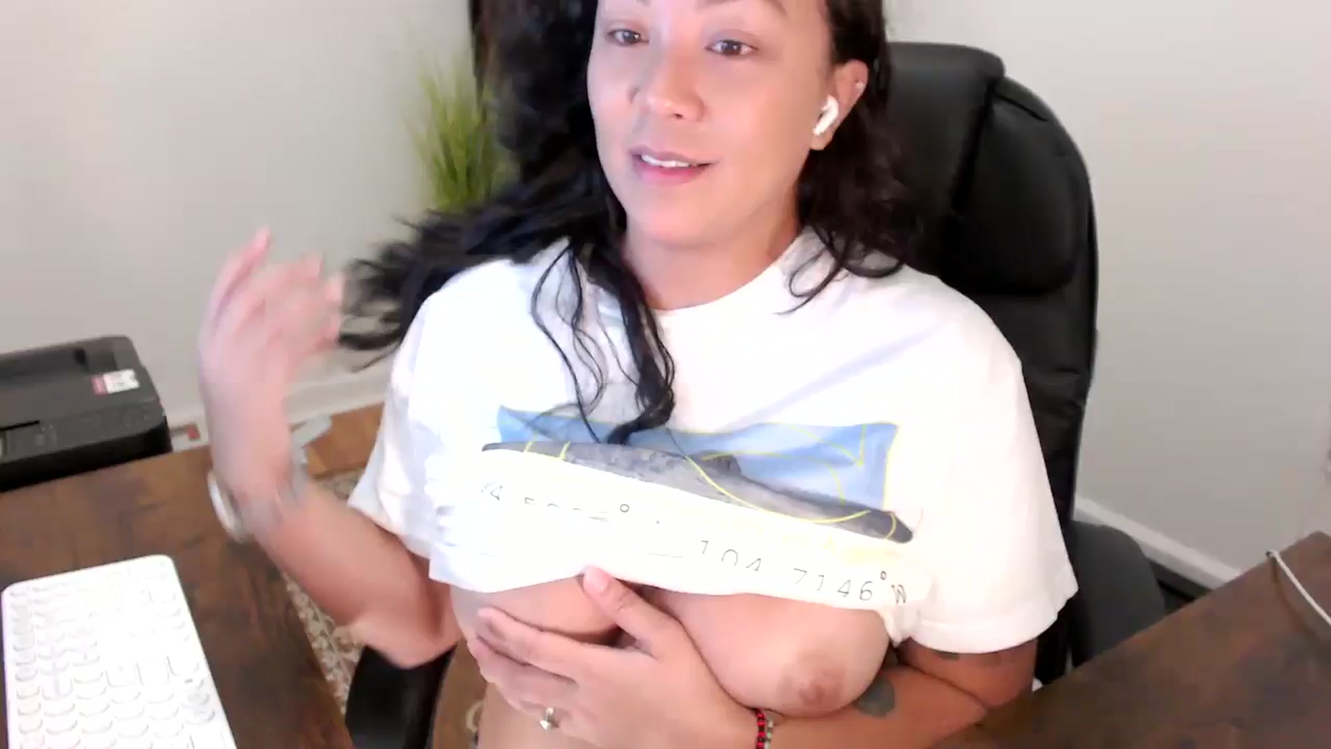 Gallery image thumbnail from MickaylaStar's myfreecams stream on, 10/03/2025, 15:55 image 1 of 20