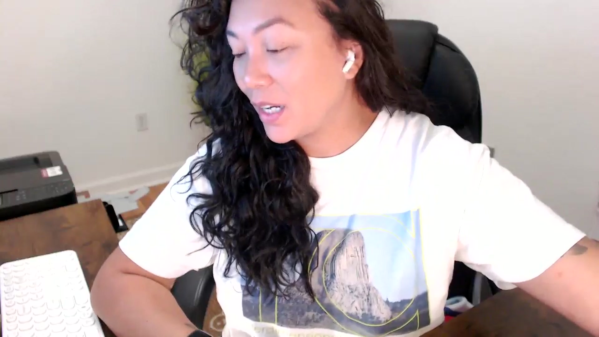 Gallery image thumbnail from MickaylaStar's myfreecams stream on, 10/03/2025, 15:55 image 17 of 20