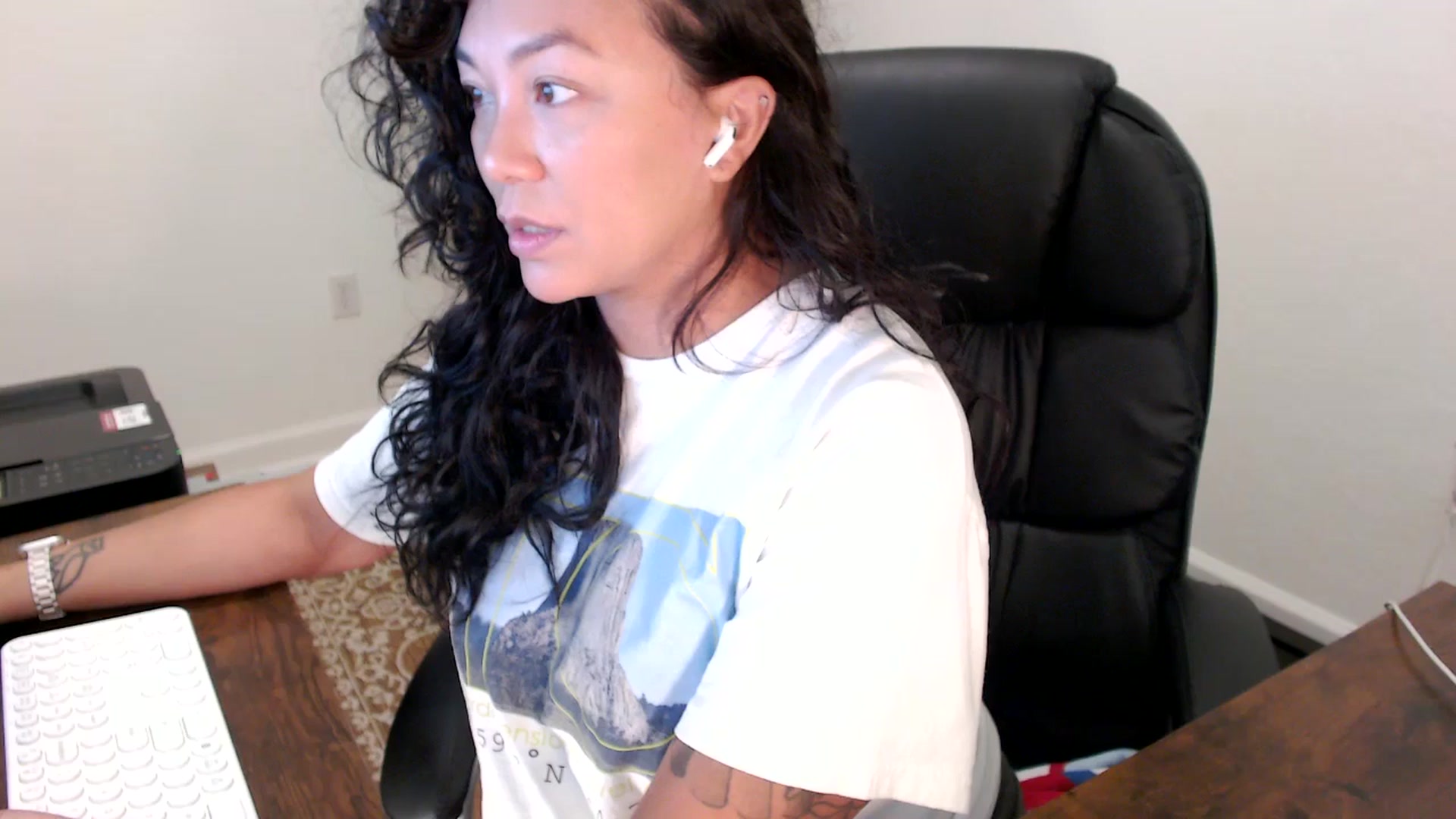 Gallery image thumbnail from MickaylaStar's myfreecams stream on, 10/03/2025, 15:55 image 4 of 20