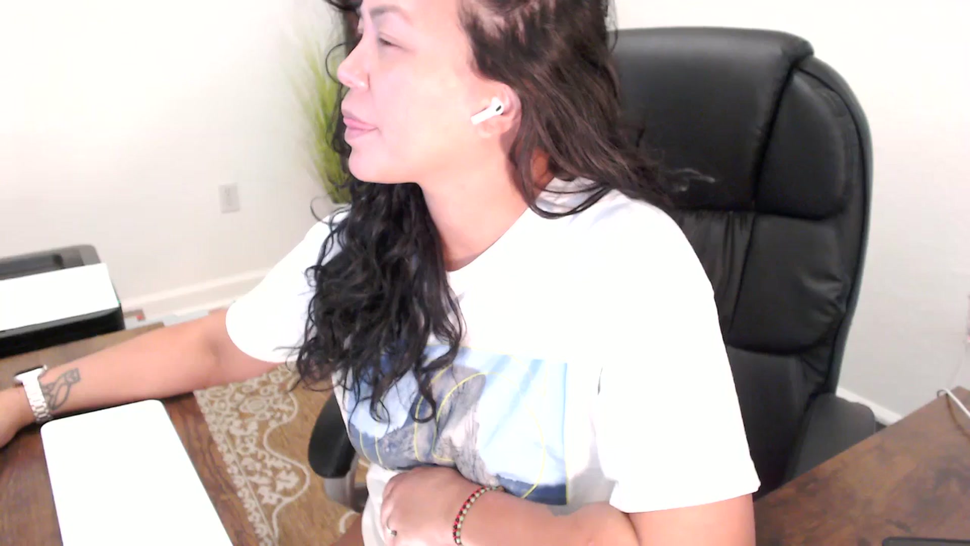 Gallery image thumbnail from MickaylaStar's myfreecams stream on, 10/03/2025, 18:09 image 8 of 20