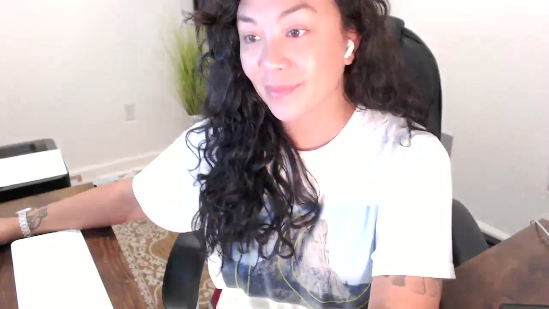 Gallery image thumbnail from MickaylaStar's myfreecams stream on, 10/03/2025, 18:09 image 3 of 20